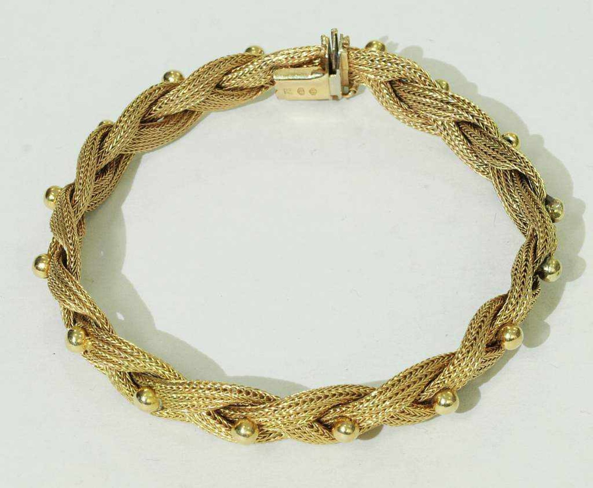 Geflochtenes Armband mit Kugeln. Geflochtenes Armband mit Kugeln. 750er Gelbgold. Kastenverschluß - Bild 2 aus 5