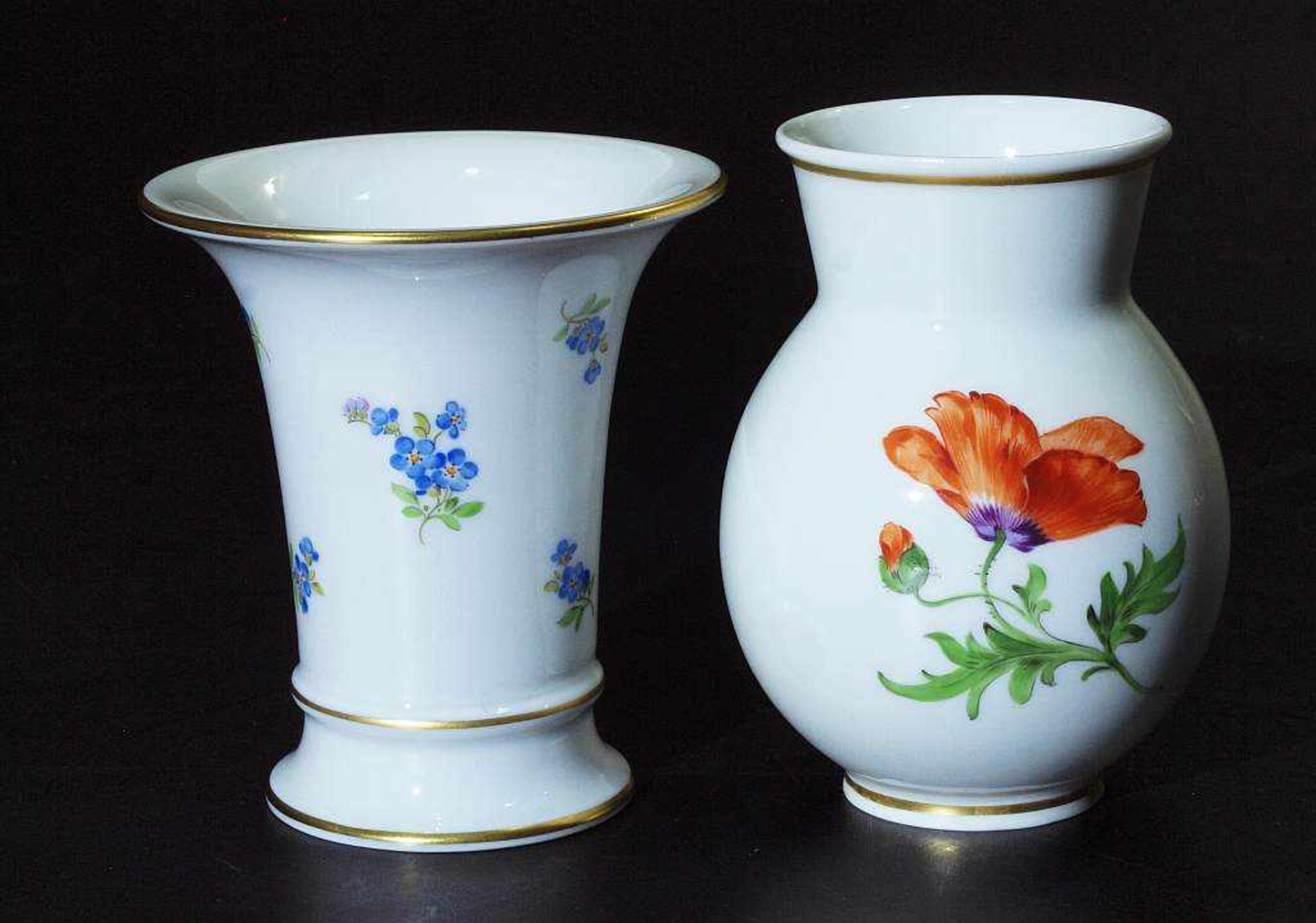 Zwei Veilchen-Vasen. Zwei Veilchen-Vasen. MEISSEN 20. Jahrhundert. 1. Wahl. 1) Veilchenvase, farbige - Bild 2 aus 3