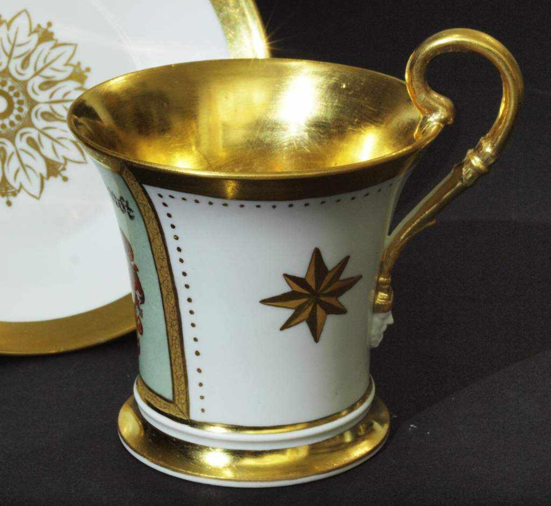 Empire-Tasse. Untertasse. Empire-Tasse. Untertasse. NYMPHENBURG um 1820/30. Schauseits auf der - Bild 4 aus 6