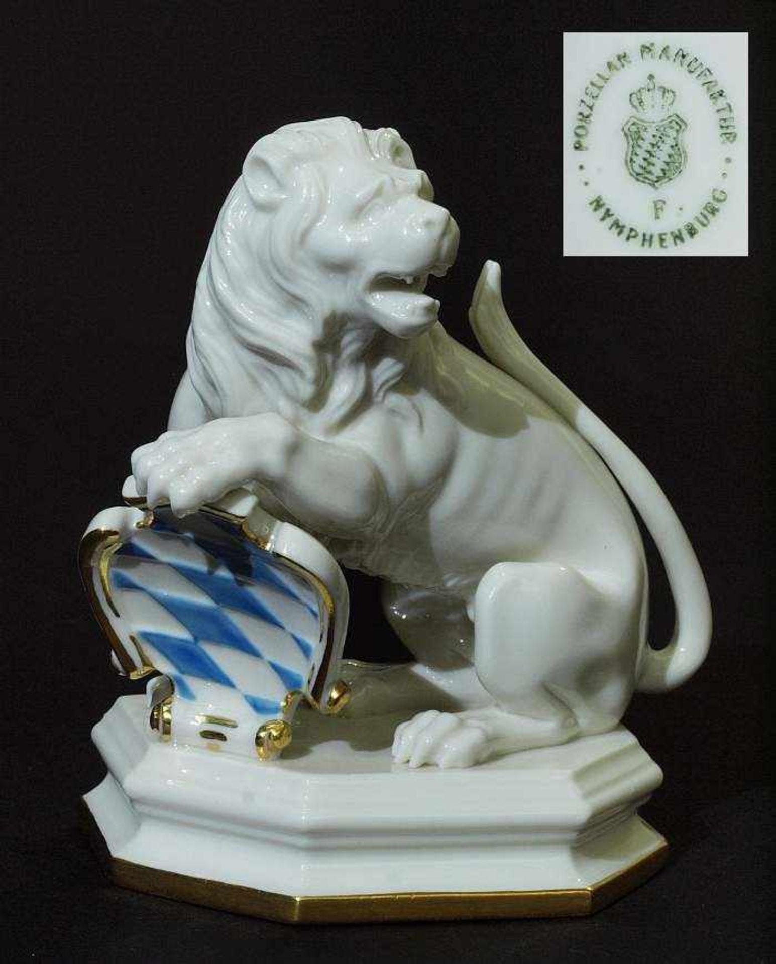 Löwe mit Wappen. Löwe mit Wappen. NYMPHEBURG, 20. Jahrhundert. Modell Nr. 2101B. Modell um 1800