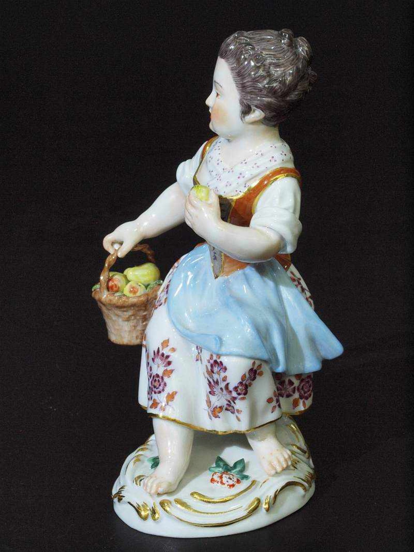 Gärtnermädchen mit Obstkorb. MEISSEN. Gärtnermädchen mit Obstkorb. MEISSEN nach 1945, 1. Wahl. - Bild 3 aus 5