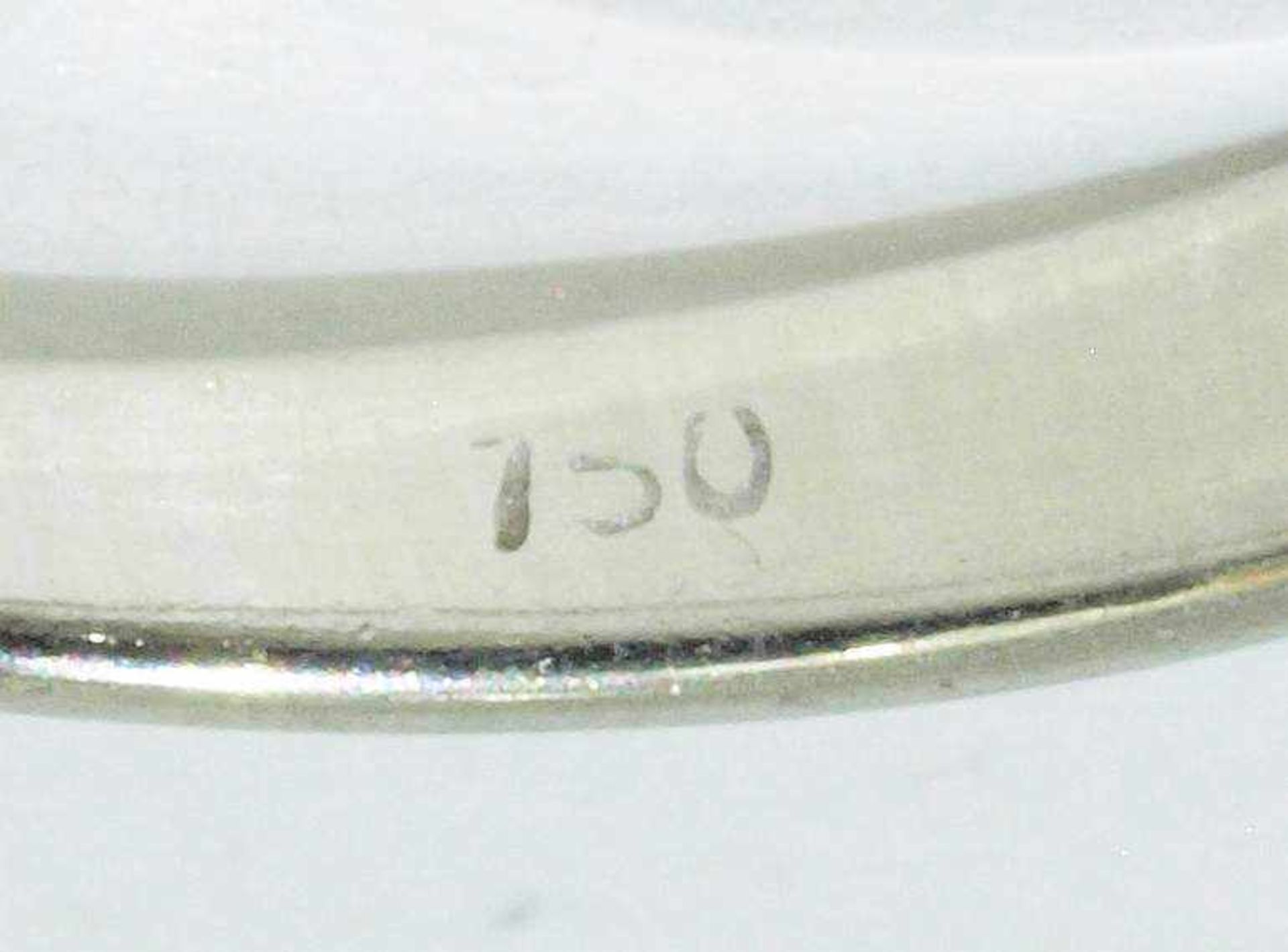 Damenring Damenring, 750er Weißgold, besetzt mit einem Brillanten von ca. 0,35 ct. I/si., - Bild 4 aus 4