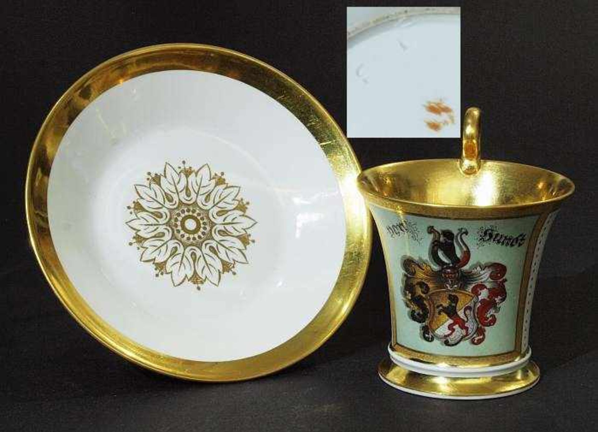 Empire-Tasse. Untertasse. Empire-Tasse. Untertasse. NYMPHENBURG um 1820/30. Schauseits auf der