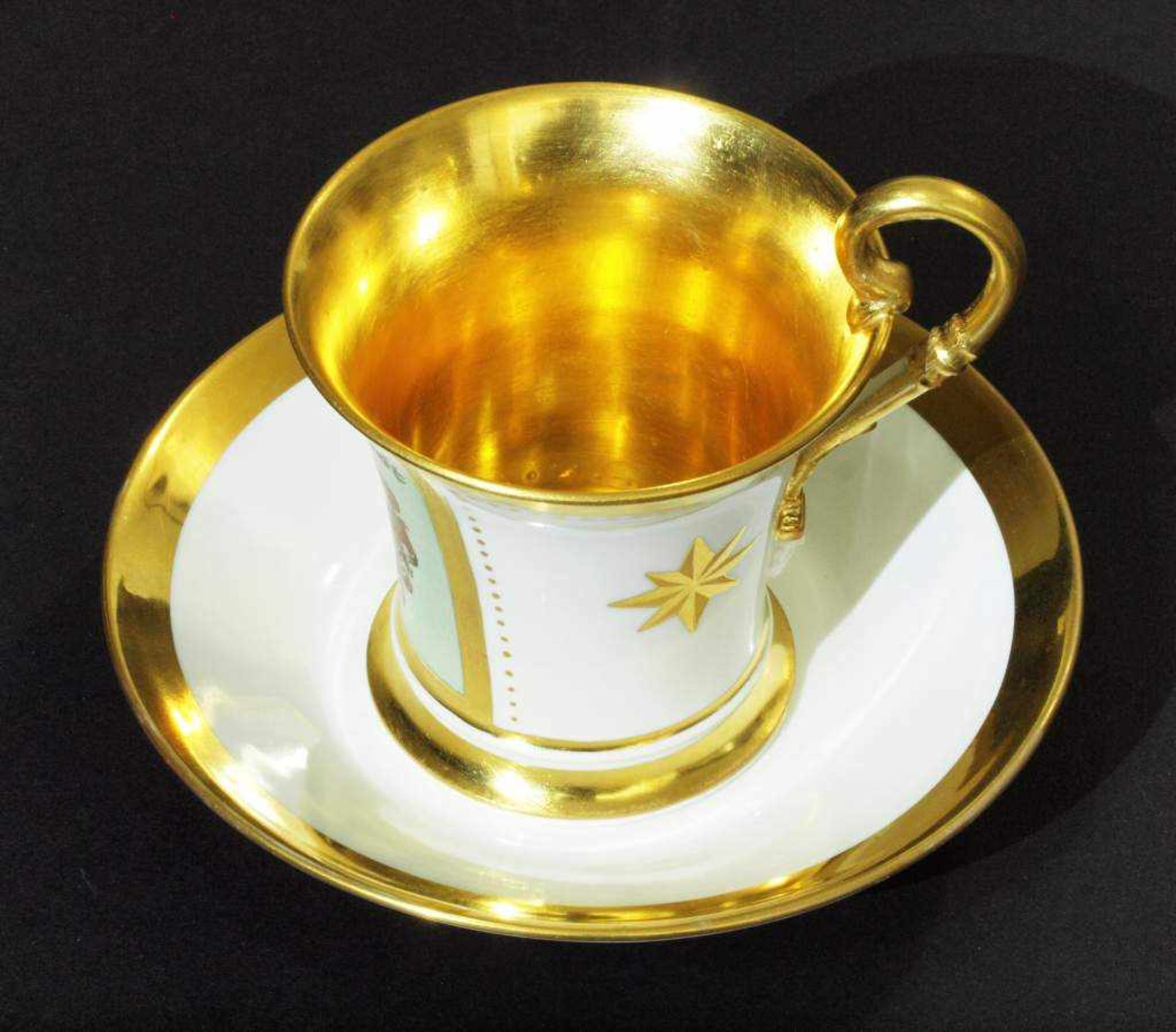 Empire-Tasse. Untertasse. Empire-Tasse. Untertasse. NYMPHENBURG um 1820/30. Schauseits auf der - Bild 5 aus 6