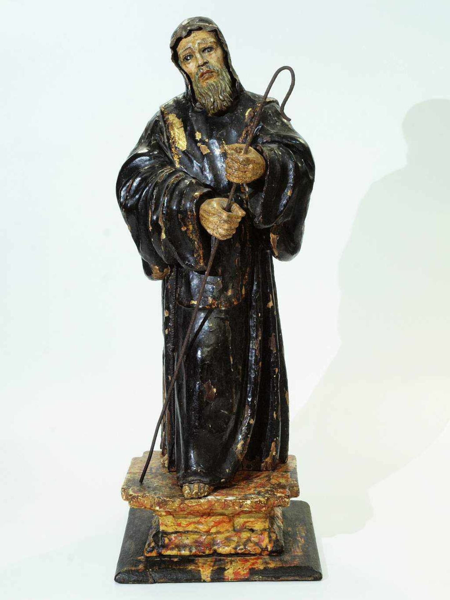 Stehender Mönch. Stehender Mönch. 19. Jahrhundert. Wohl Italien. Holz, Reste einer Vergoldung, - Bild 2 aus 6