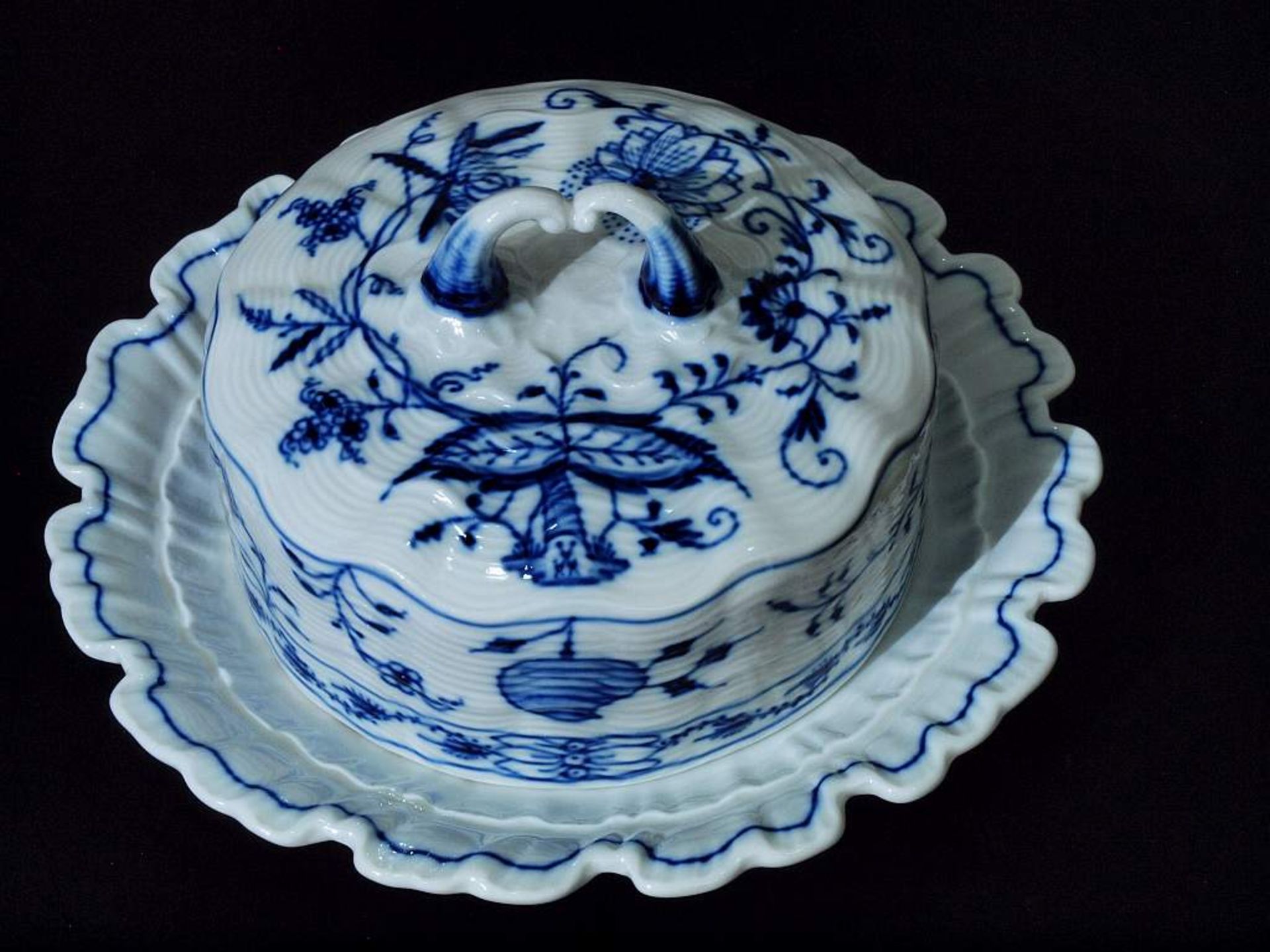 Butterdose. Butterdose. MEISSEN nach 1934. Kobaltblaue Unterglasurmalerei "Zwiebelmuster-Dekor". - Bild 2 aus 4