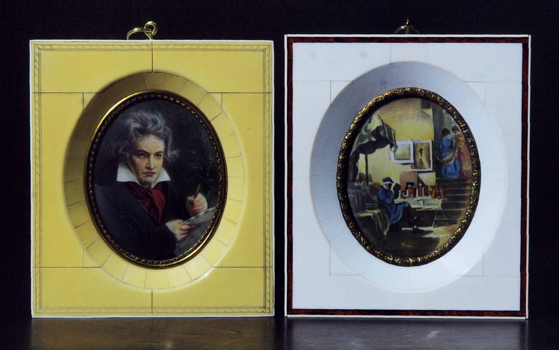 Zwei Elfenbeinminiaturen. Zwei Elfenbeinminiaturen. 1) Porträt Ludwig van Beethoven, unsigniert. - Bild 2 aus 3