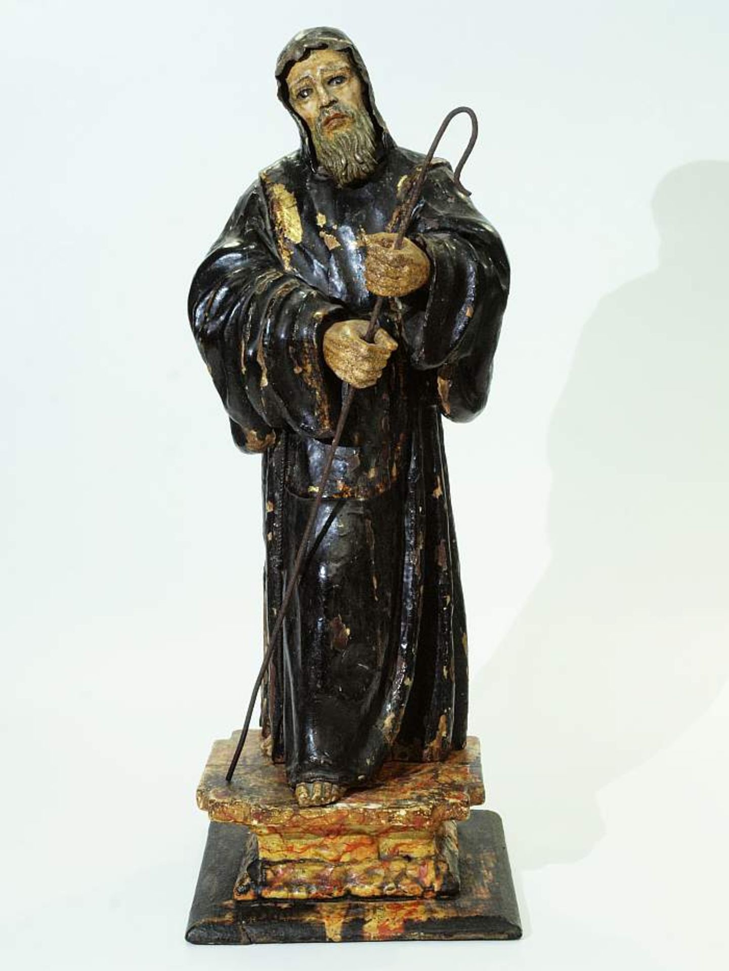 Stehender Mönch. Stehender Mönch. 19. Jahrhundert. Wohl Italien. Holz, Reste einer Vergoldung,