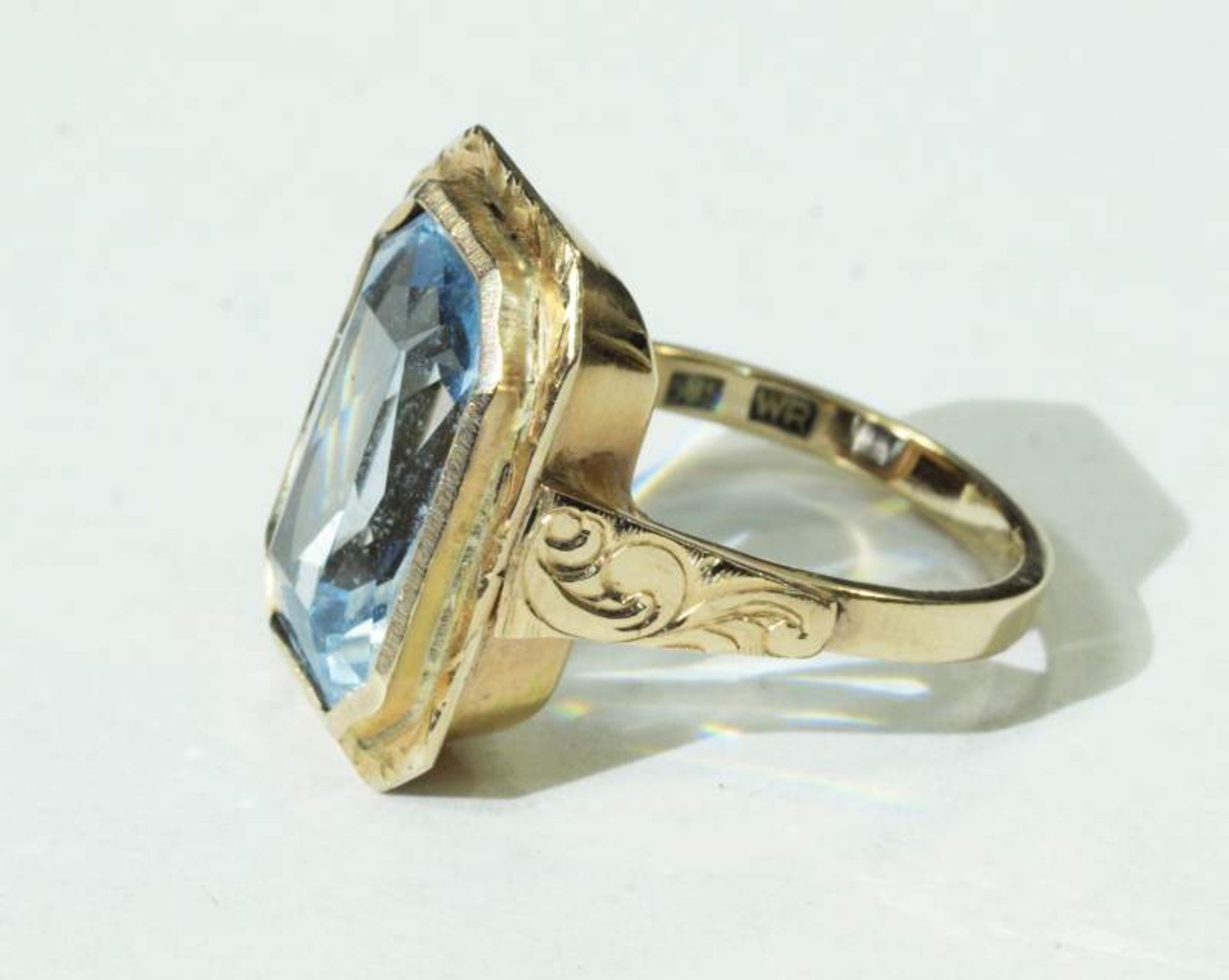 Ring mit hellblauem Spinell. Ring mit hellblauem Spinell. 585er Gelbgold, Ringgröße 54, ca 7 Gramm. - Bild 3 aus 4