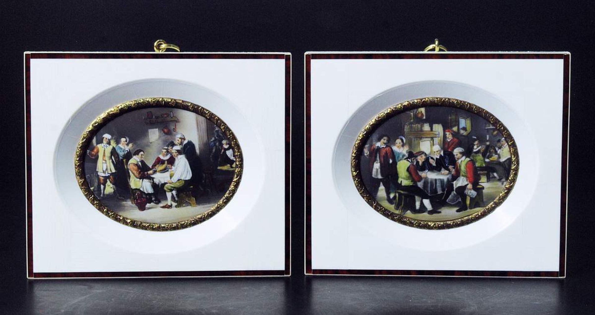 Zwei Elfenbeinminiaturen. Zwei Elfenbeinminiaturen. Motive "Zechstube". jeweils im Oval, auf - Bild 2 aus 3