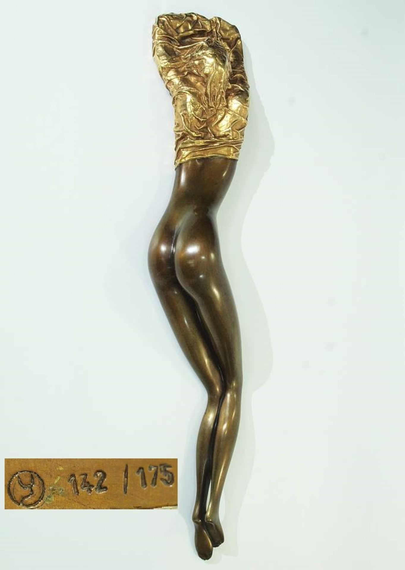BRUNI, Bruno. BRUNI, Bruno. 1935 Gradara -/Hamburg. "Quasi Nuda". Graziler weiblicher Akt, Bronze,