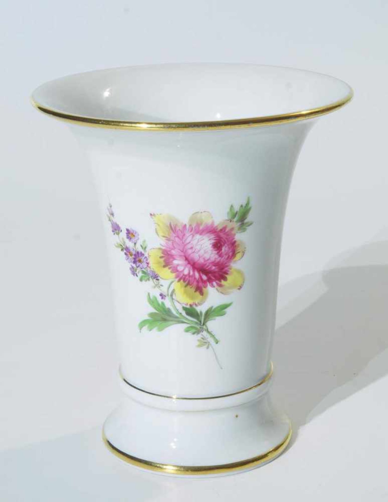 Vase. Vase. MEISSEN 1924 - 1934, 1. Wahl. Modell-Jahr 1918, Modell Nr. Q22/8. Gefußter konischer - Bild 2 aus 4