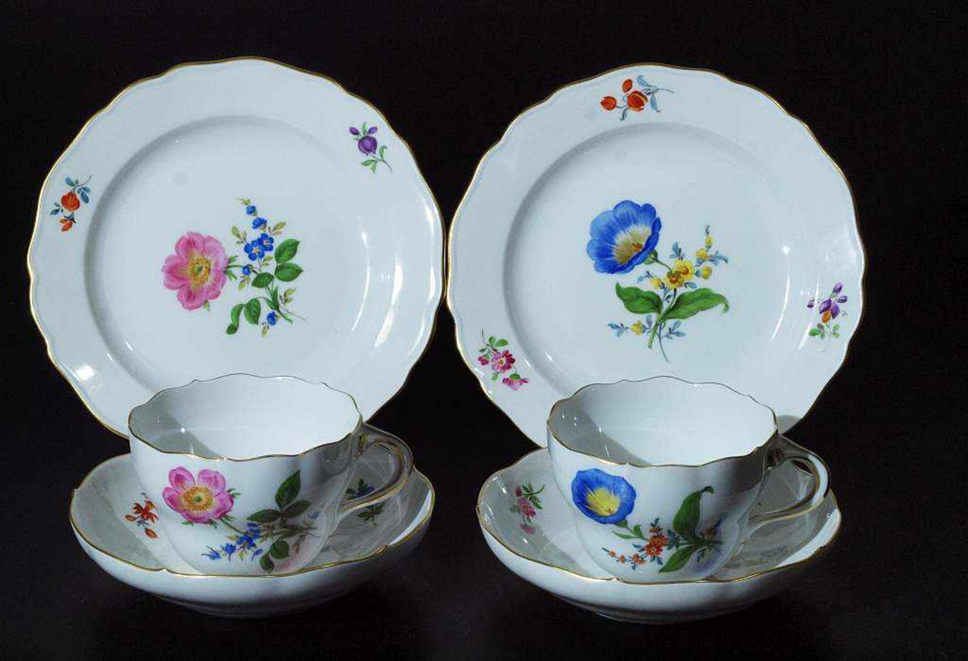 Paar Gedecke MEISSEN. Paar Gedecke, dreiteilig. MEISSEN 1972. Tassen, Untertassen. Dessertteller. - Bild 2 aus 3