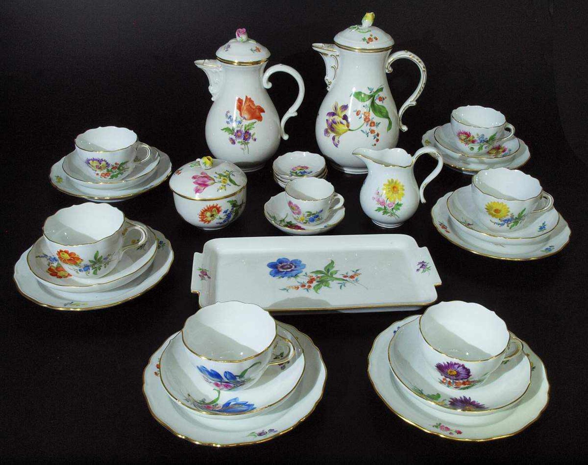 MEISSEN Service. MEISSEN-Service. Nach 1954, 1. Wahl: Farbige Blumenbemalung, gold staffiert. Je 6er - Bild 2 aus 5