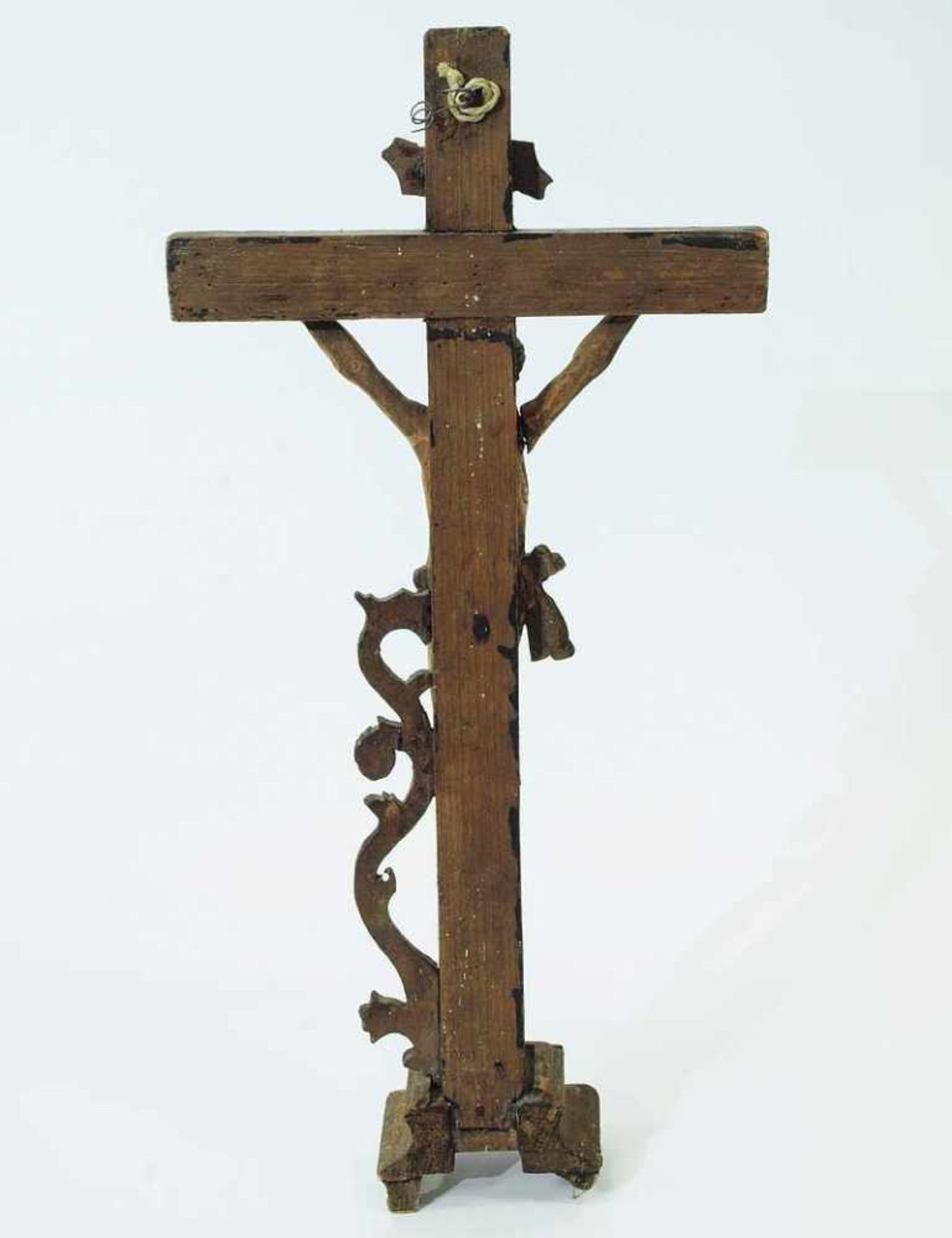 Christusfigur am Kreuz. Christusfigur am Kreuz. 19. Jahrhundert. Holz, farbig gefaßt. Dreinagel- - Bild 3 aus 4