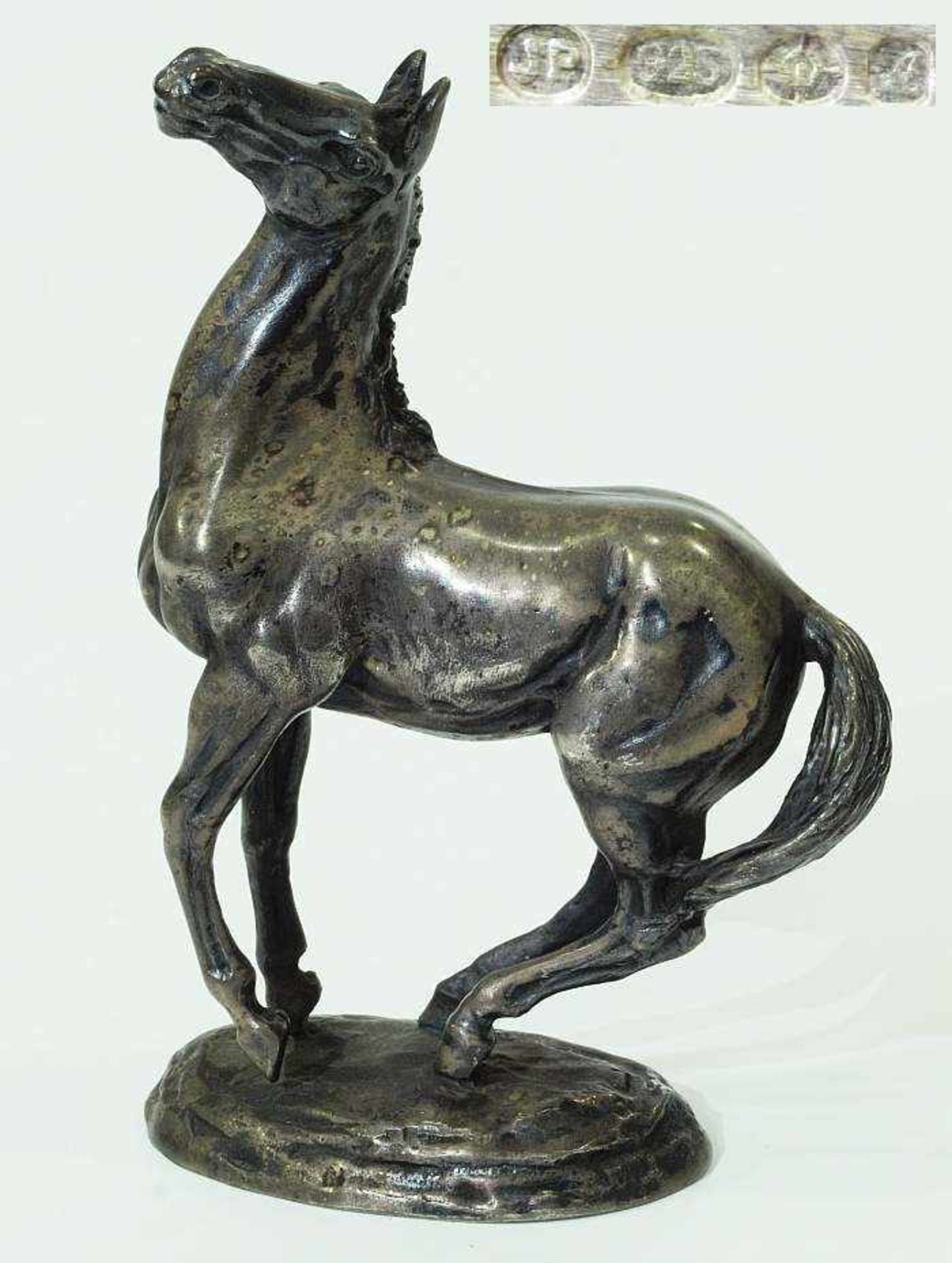 Skulptur "Sich aufbäumendes Pferd". Skulptur "Sich aufbäumendes Pferd", die erste Silberskulptur der