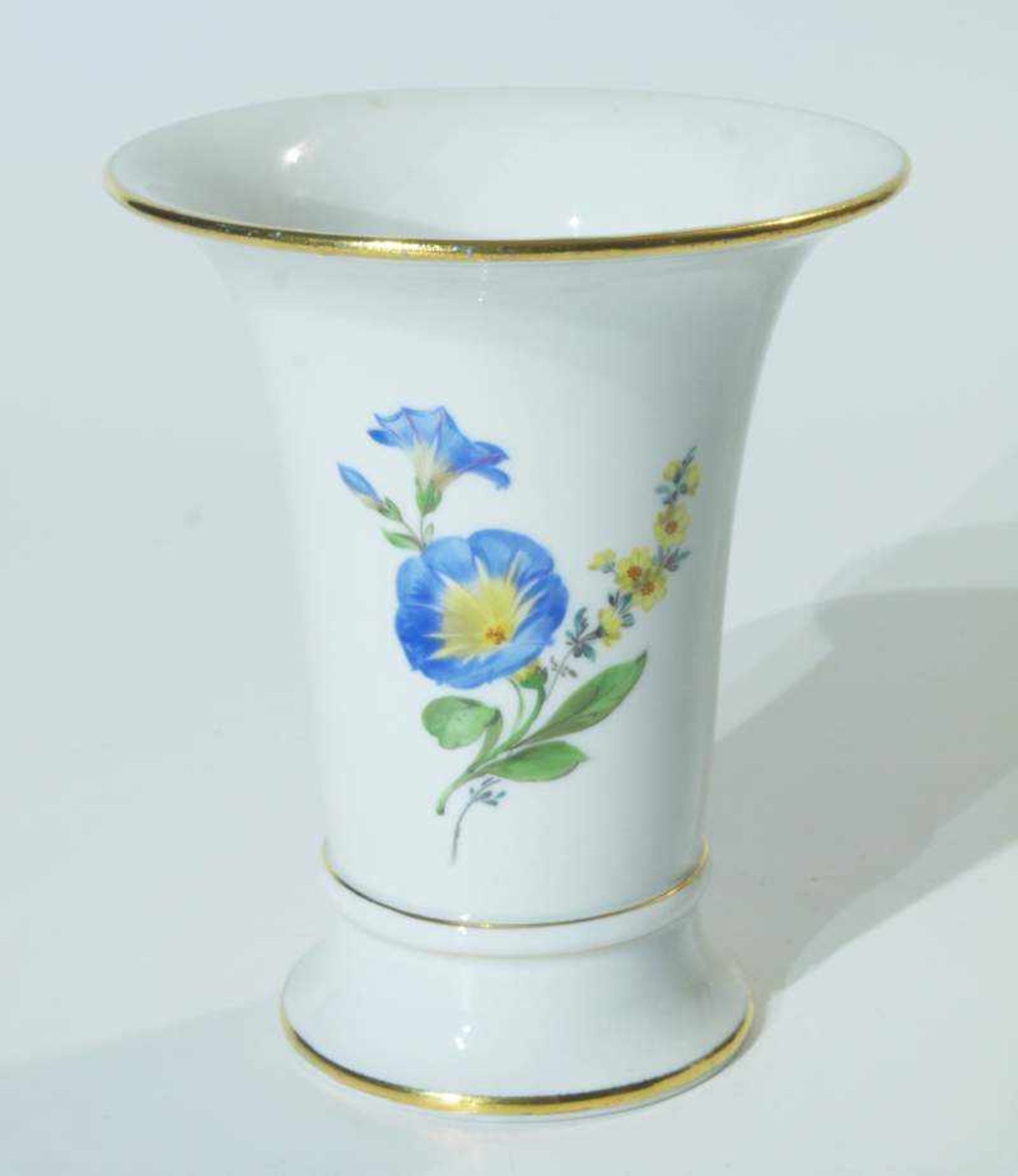 Vase. Vase. MEISSEN 1924 - 1934, 1. Wahl. Modell-Jahr 1918, Modell Nr. Q22/8. Gefußter konischer - Bild 3 aus 4
