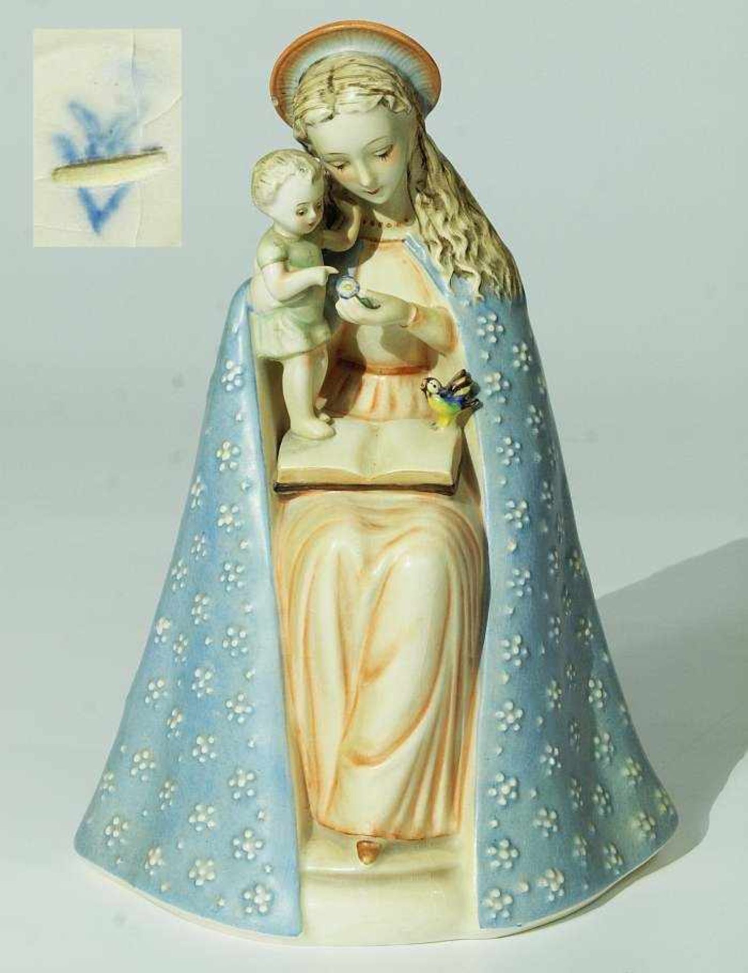 Blumenmadonna mit Kind. Blumenmadonna mit Kind. M.J.HUMMEL, Ausformung um 1935. Modell Nr. 10/1.