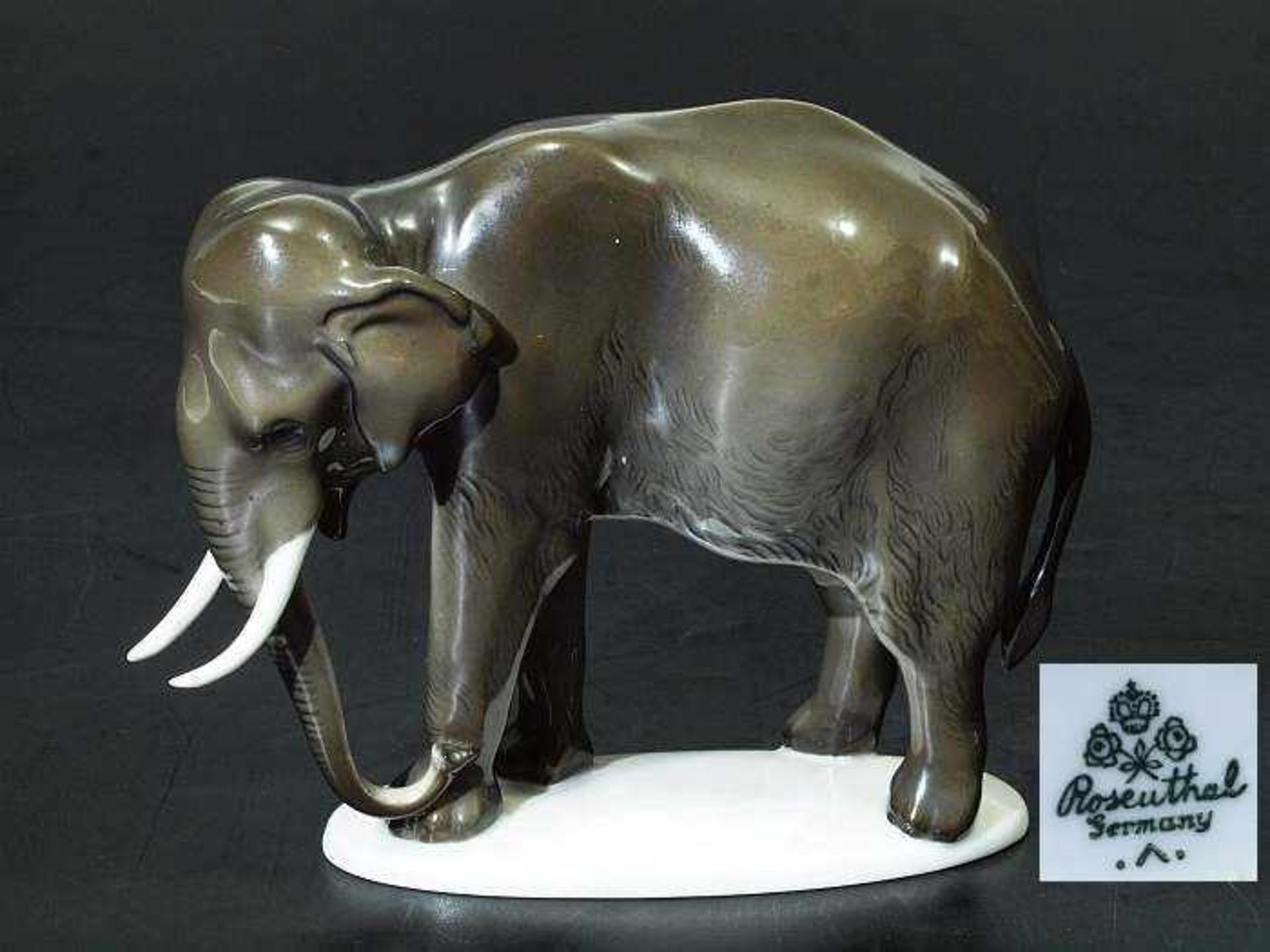 Tierplastik "Indischer Elefant, stehend". Tierplastik "Indischer Elefant, stehend". ROSENTHAL