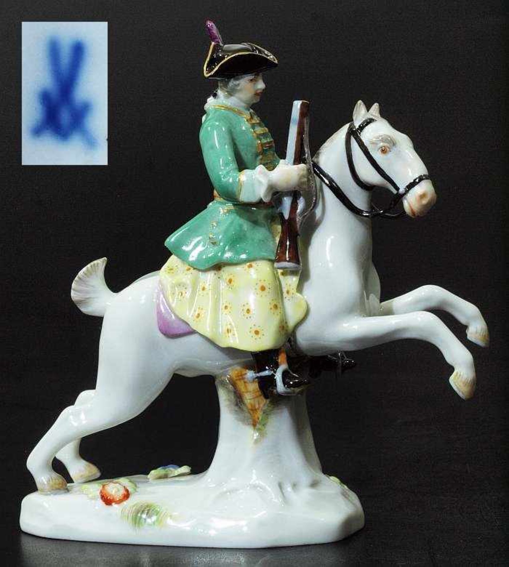 Figurengruppe Miniatur "Jägerin zu Pferd". Figurengruppe Miniatur "Jägerin zu Pferd". MEISSEN