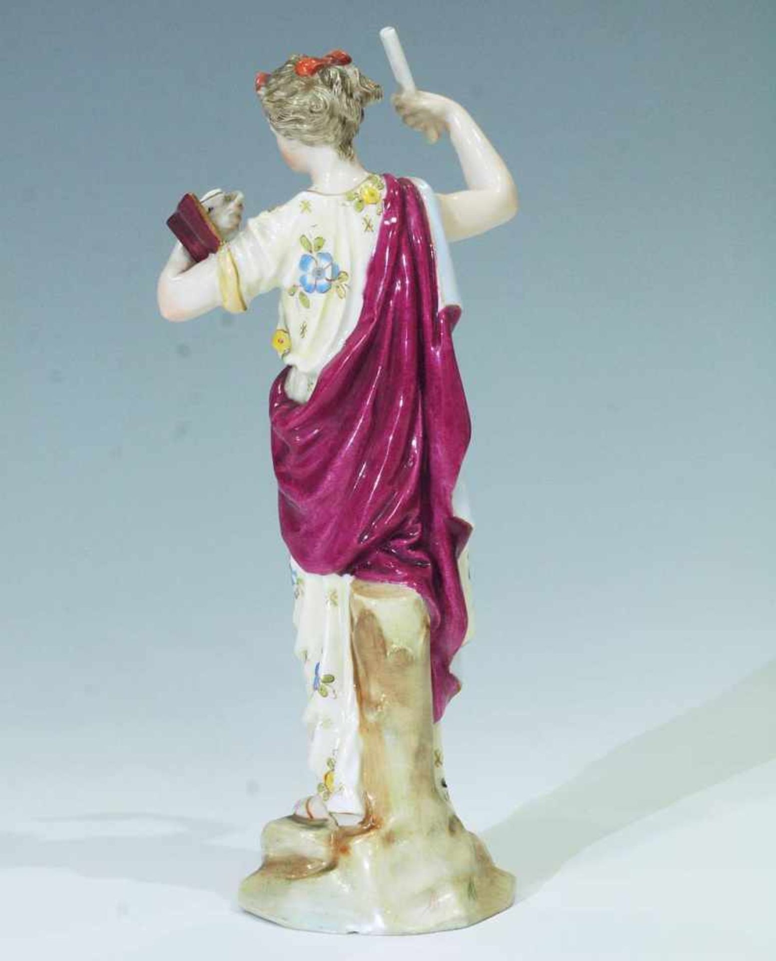 Porzellanfigur "Allegorie der Musik". Porzellanfigur "Allegorie der Musik". ACKERMANN & FRITZE, 1. - Bild 3 aus 6