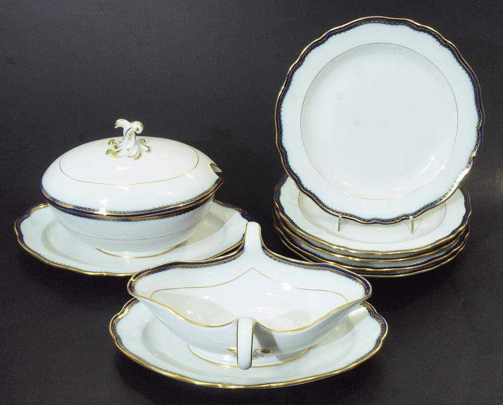 Speiseservice MEISSEN mit 97 Teilen. Speiseservice MEISSEN mit 97 Teilen. MEISSEN um 1860. 1. - Bild 5 aus 10