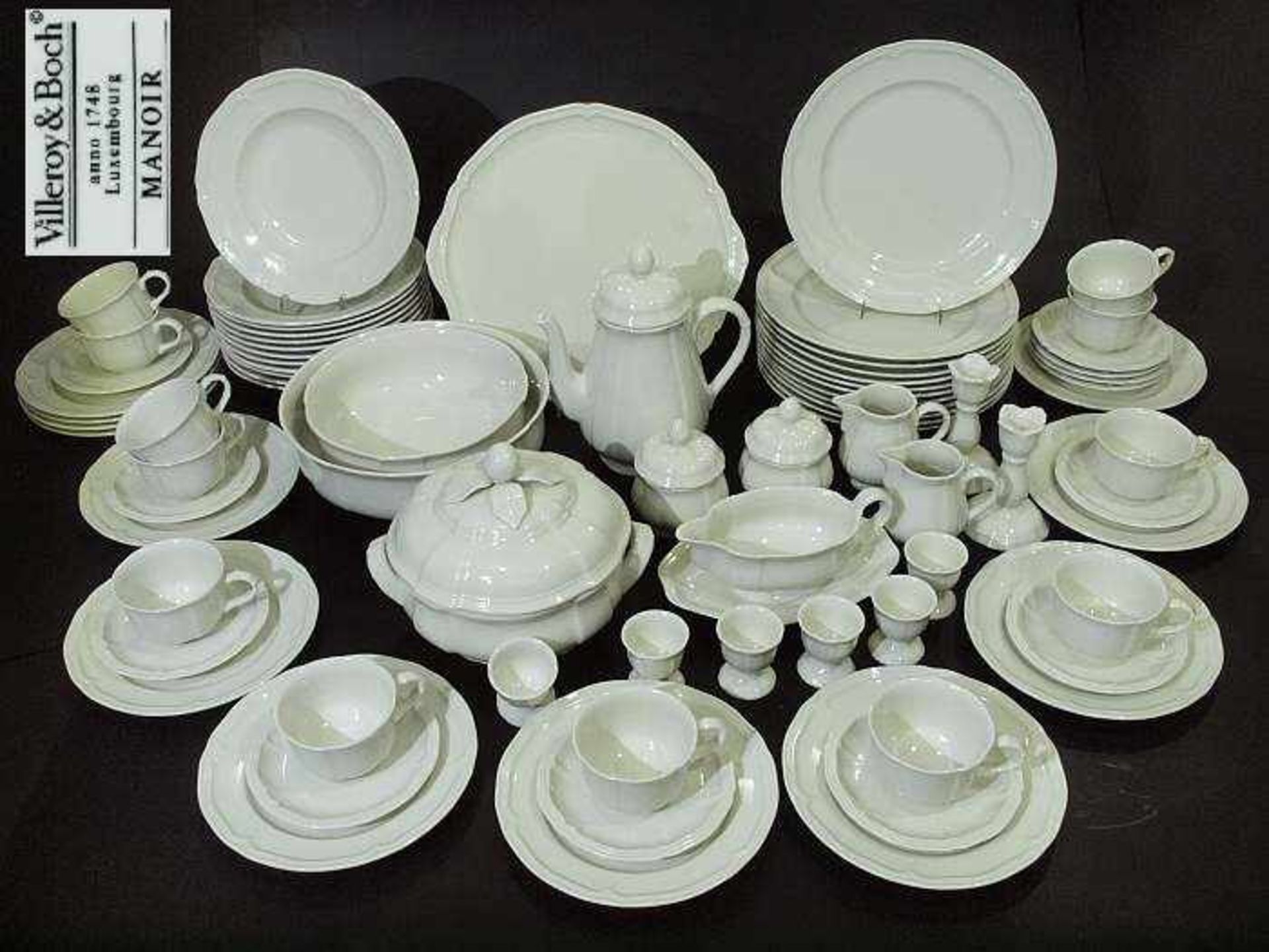 Umfangreiches Service. VILLEROY & BOCH. Umfangreiches Service. VILLEROY & BOCH, Dekor MANOIR,