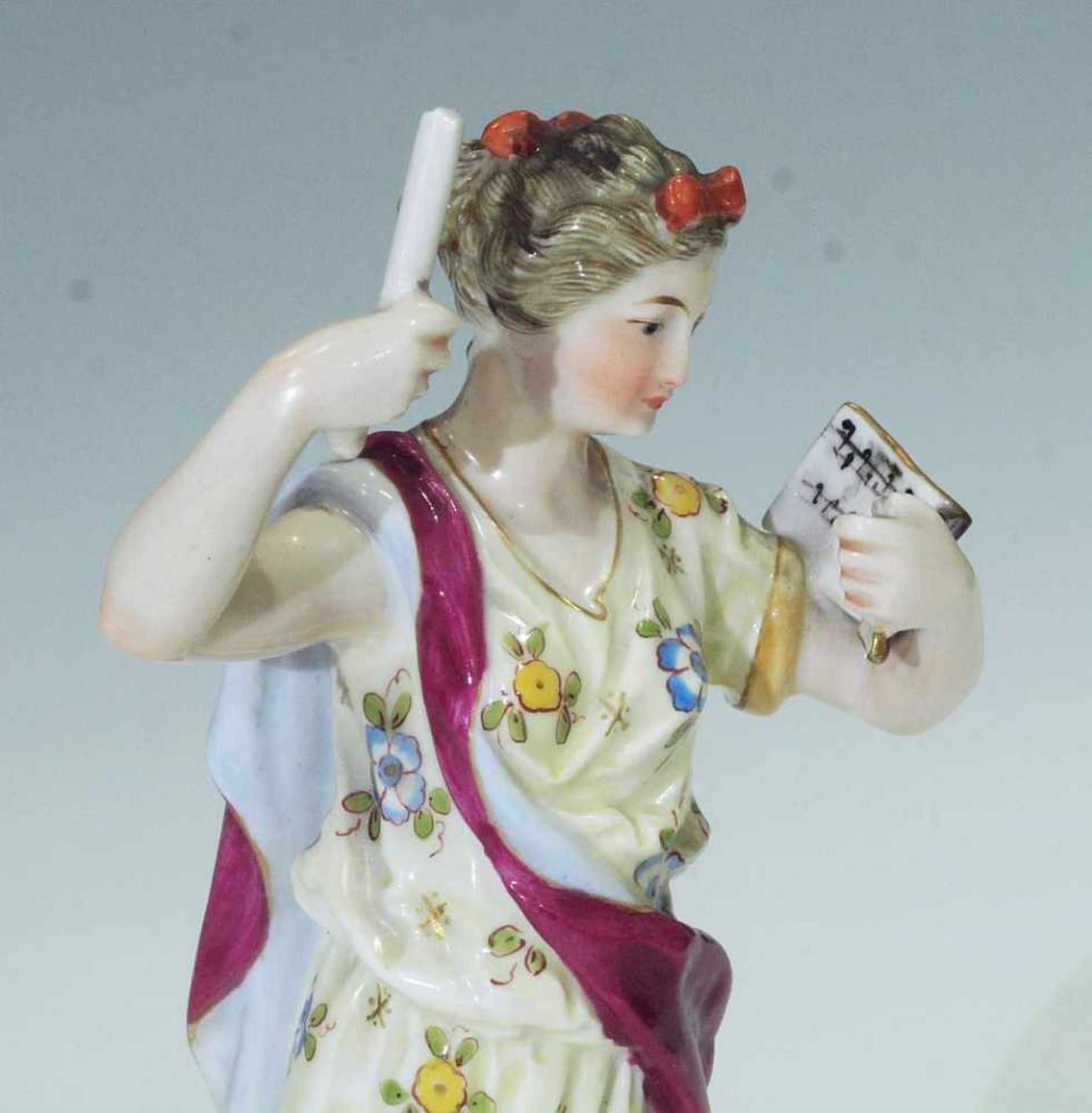 Porzellanfigur "Allegorie der Musik". Porzellanfigur "Allegorie der Musik". ACKERMANN & FRITZE, 1. - Bild 4 aus 6