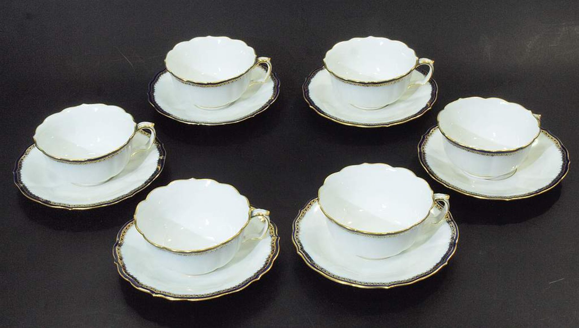 Speiseservice MEISSEN mit 97 Teilen. Speiseservice MEISSEN mit 97 Teilen. MEISSEN um 1860. 1. - Bild 7 aus 10