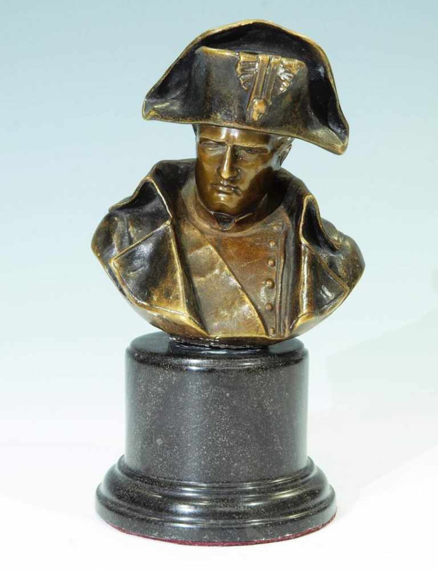 Porträtbüste Napoleon Bonaparte. Porträtbüste Napoleon Bonaparte. Bronze, dargestellt in Uniform mit - Bild 2 aus 4