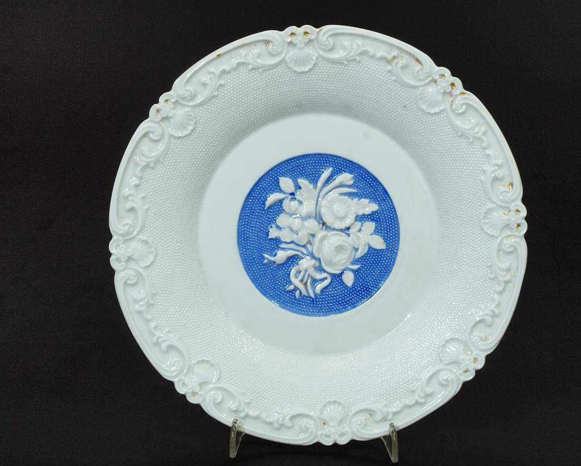 Reliefteller. Reliefteller. MEISSEN um 1880, 1 Wahl. Fahne fein gesteinelt mit Muschel- und - Bild 2 aus 4