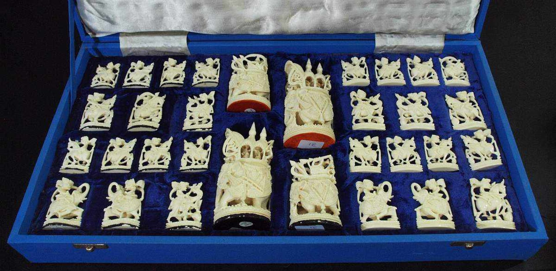 Elfenbein-Schachspiel "Alt-Indien" um ca. 1975, komplett im Koffer. Elfenbein-Schachspiel "Alt- - Bild 2 aus 11