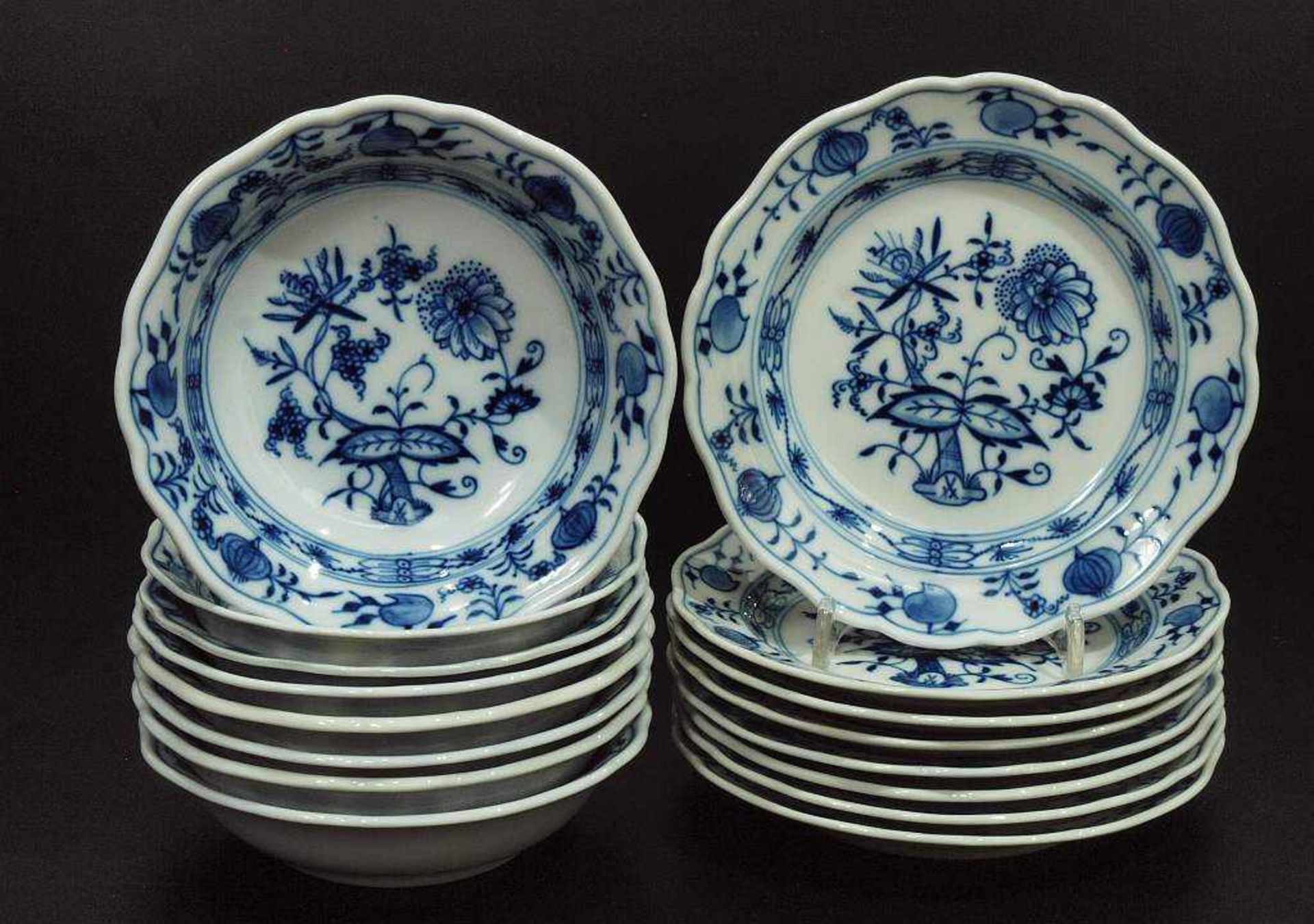 Dessertschalen. Unterteller. 1) Dessertschalen, 8er Satz. MEISSEN, unterschiedlich 1880 bis nach - Bild 2 aus 3