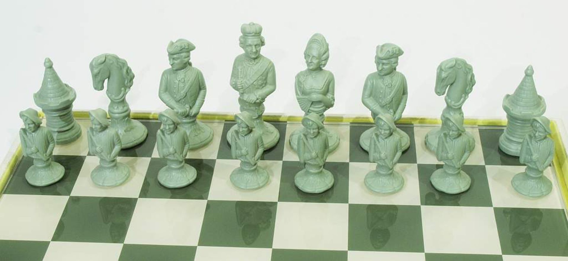 Fürstenberger Schachspiel. Fürstenberger Schachspiel mit kompletten Spielfigurensatz (32) aus - Bild 7 aus 9