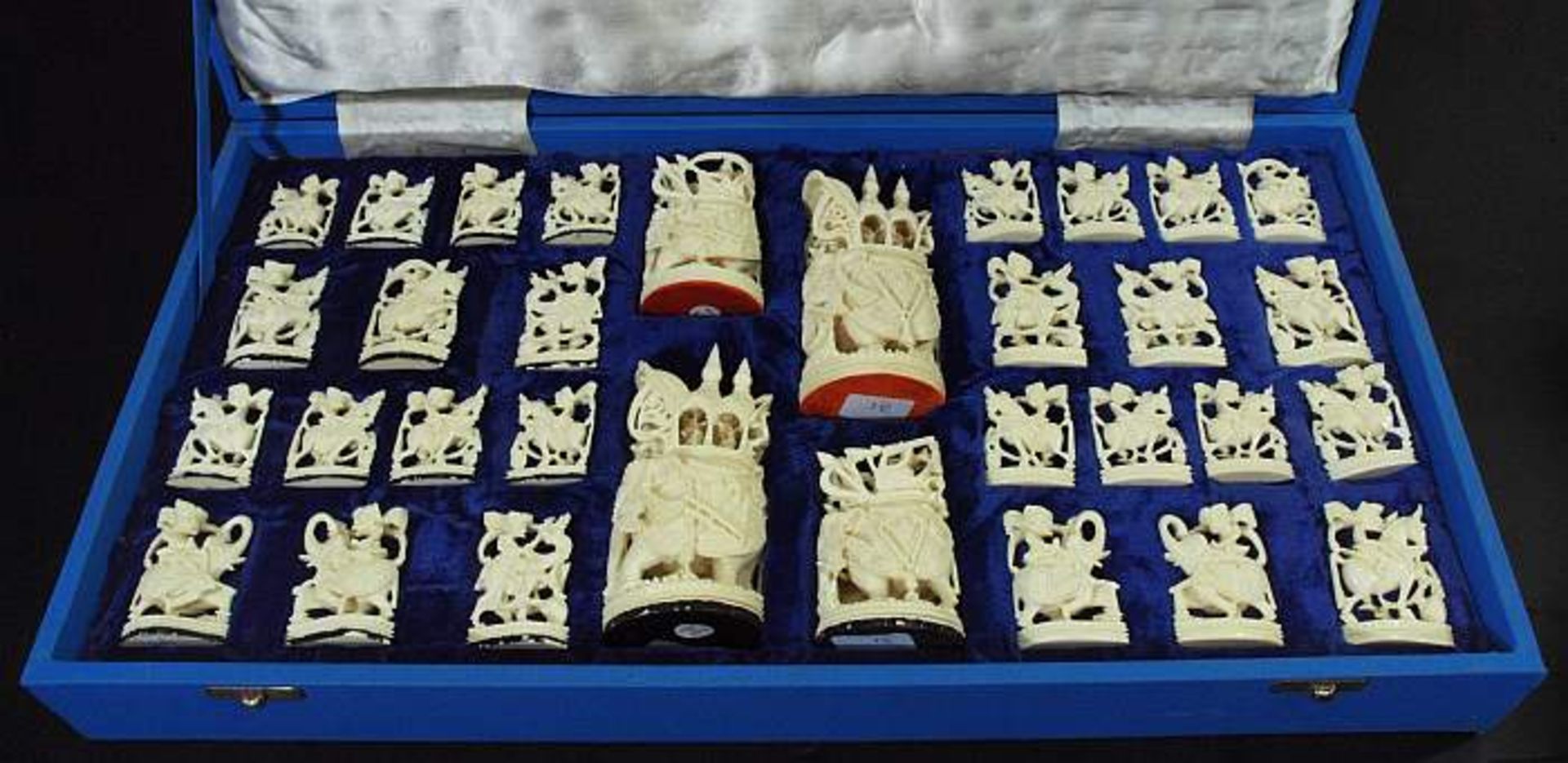 Elfenbein-Schachspiel "Alt-Indien" um ca. 1975, komplett im Koffer. Elfenbein-Schachspiel "Alt-
