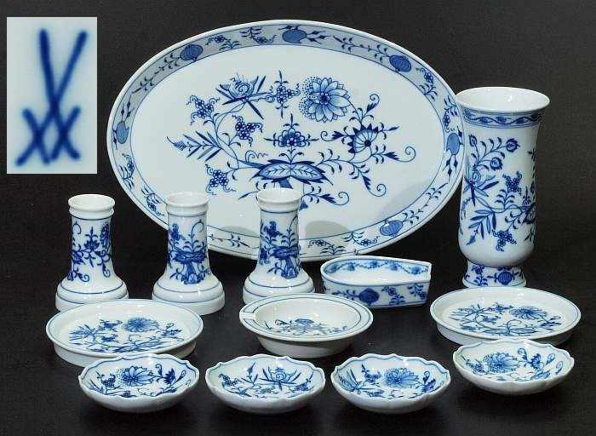 Konvolut MEISSEN "Zwiebelmuster-Dekor". Konvolut MEISSEN "Zwiebelmuster-Dekor", nach 1954. 1.