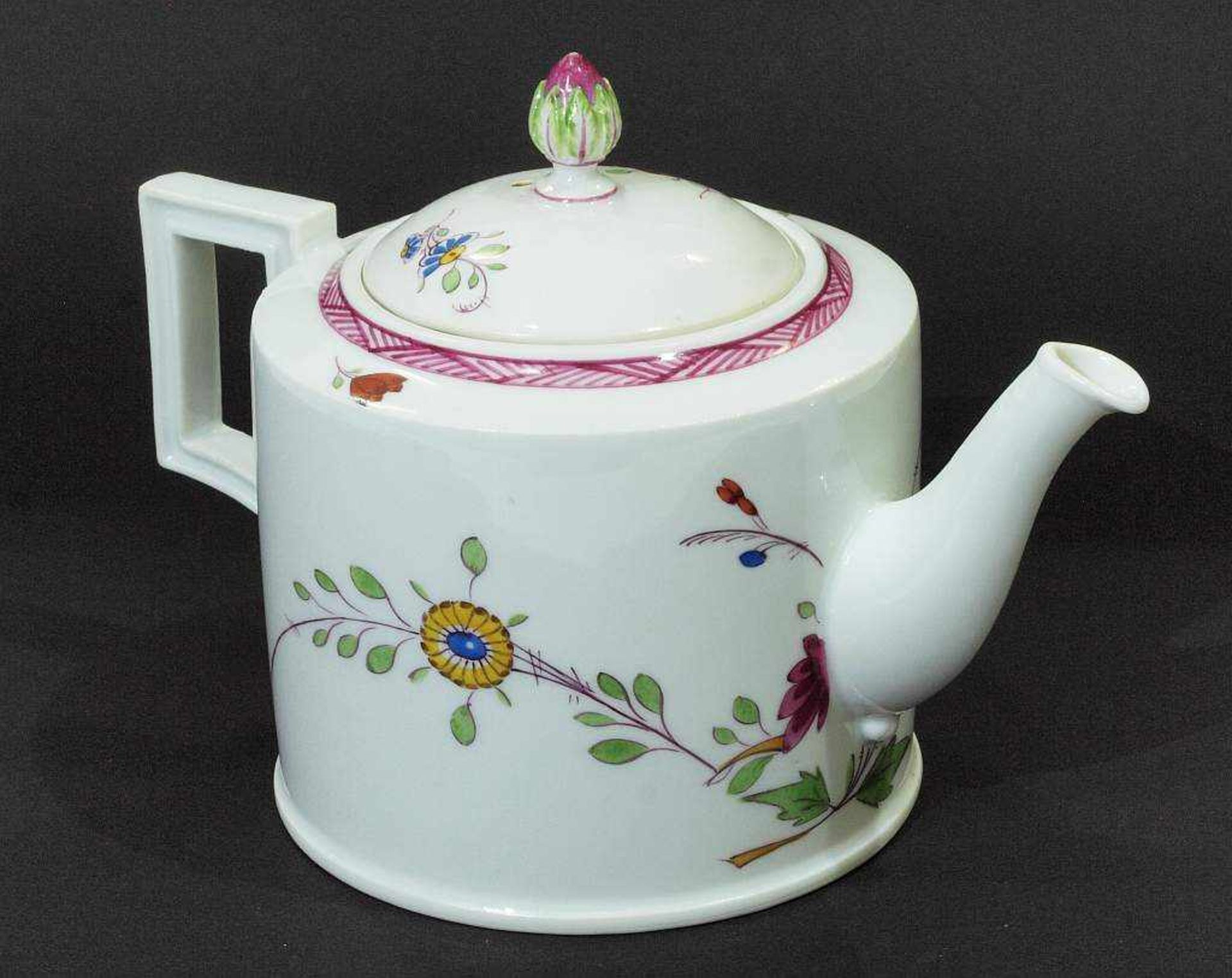 Teekanne. Teekanne. MEISSEN 1774 -1817, 1. Wahl. Klassizistische Teekanne mit profiliertem - Bild 3 aus 5