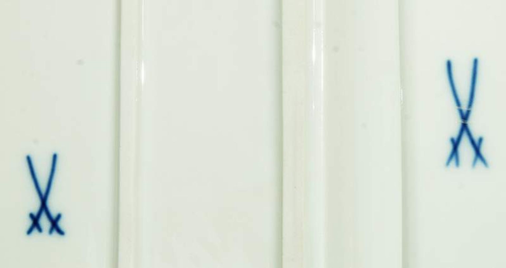 Tortenplatte. Königskuchenplatte. 1) Tortenplatte, MEISSEN nach 1954. Kobaltblaue Unterglasurmalerei - Bild 5 aus 5