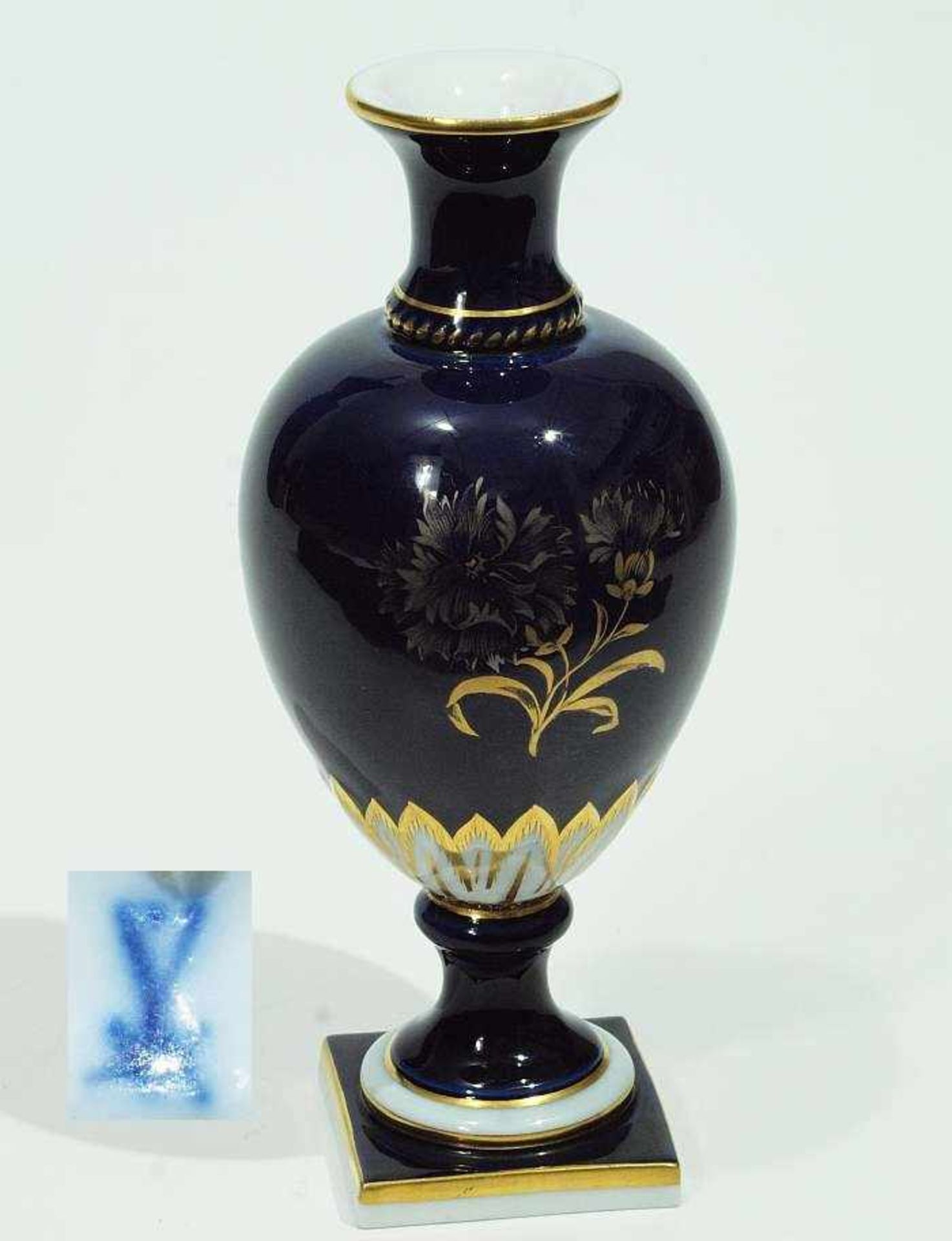 Kleine Prunkvase. MEISSEN. Kleine Prunkvase. MEISSEN 1924 - 1934, 1. Wahl. Balusterkorpus auf