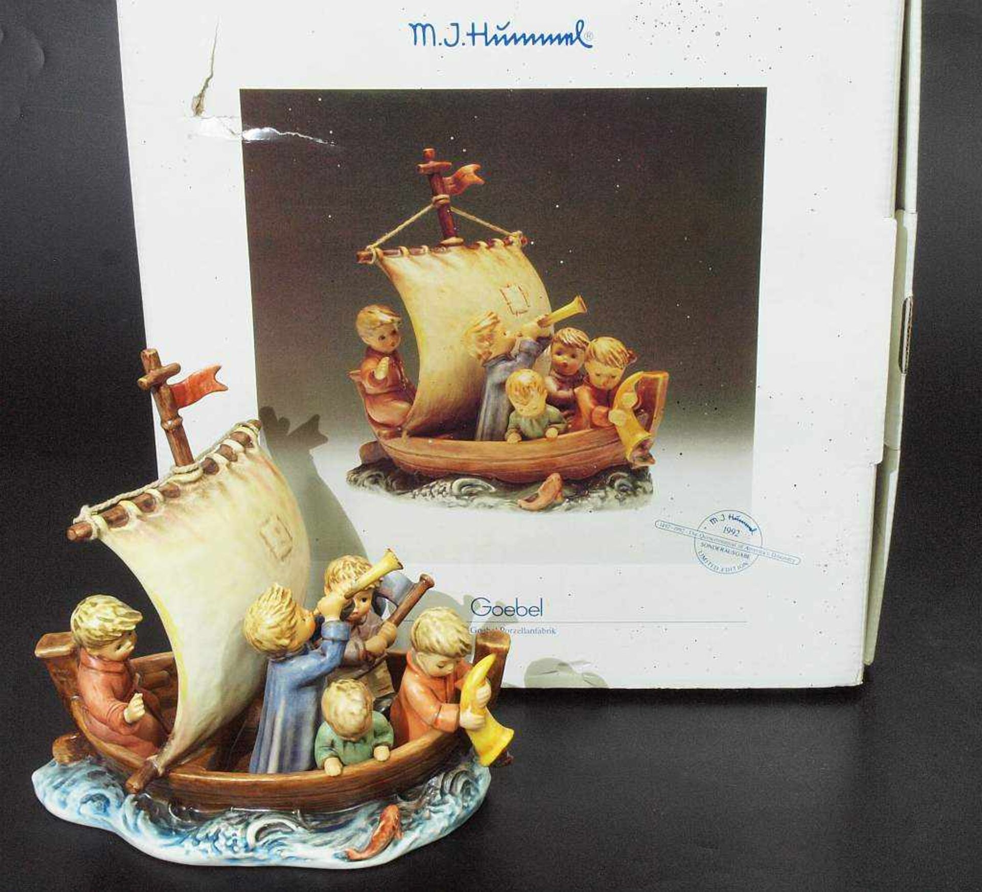 Große Figurengruppe. Große Figurengruppe. HUMMEL, Modell Nr. 1988. "Land in Sicht", Manufaktur - Bild 6 aus 6