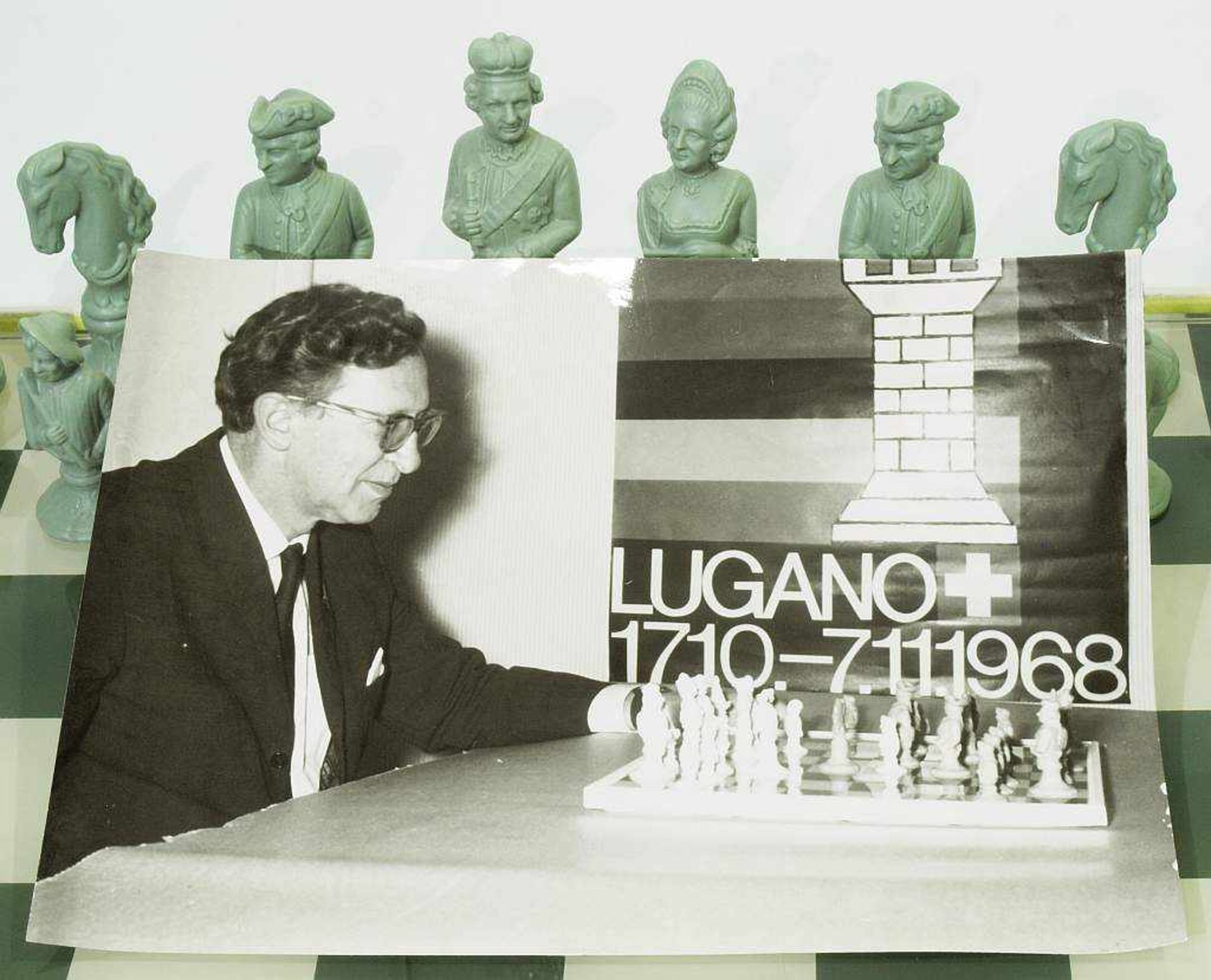 Fürstenberger Schachspiel. Fürstenberger Schachspiel mit kompletten Spielfigurensatz (32) aus - Bild 8 aus 9