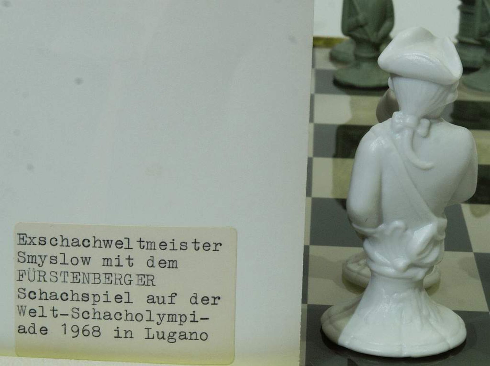 Fürstenberger Schachspiel. Fürstenberger Schachspiel mit kompletten Spielfigurensatz (32) aus - Bild 9 aus 9