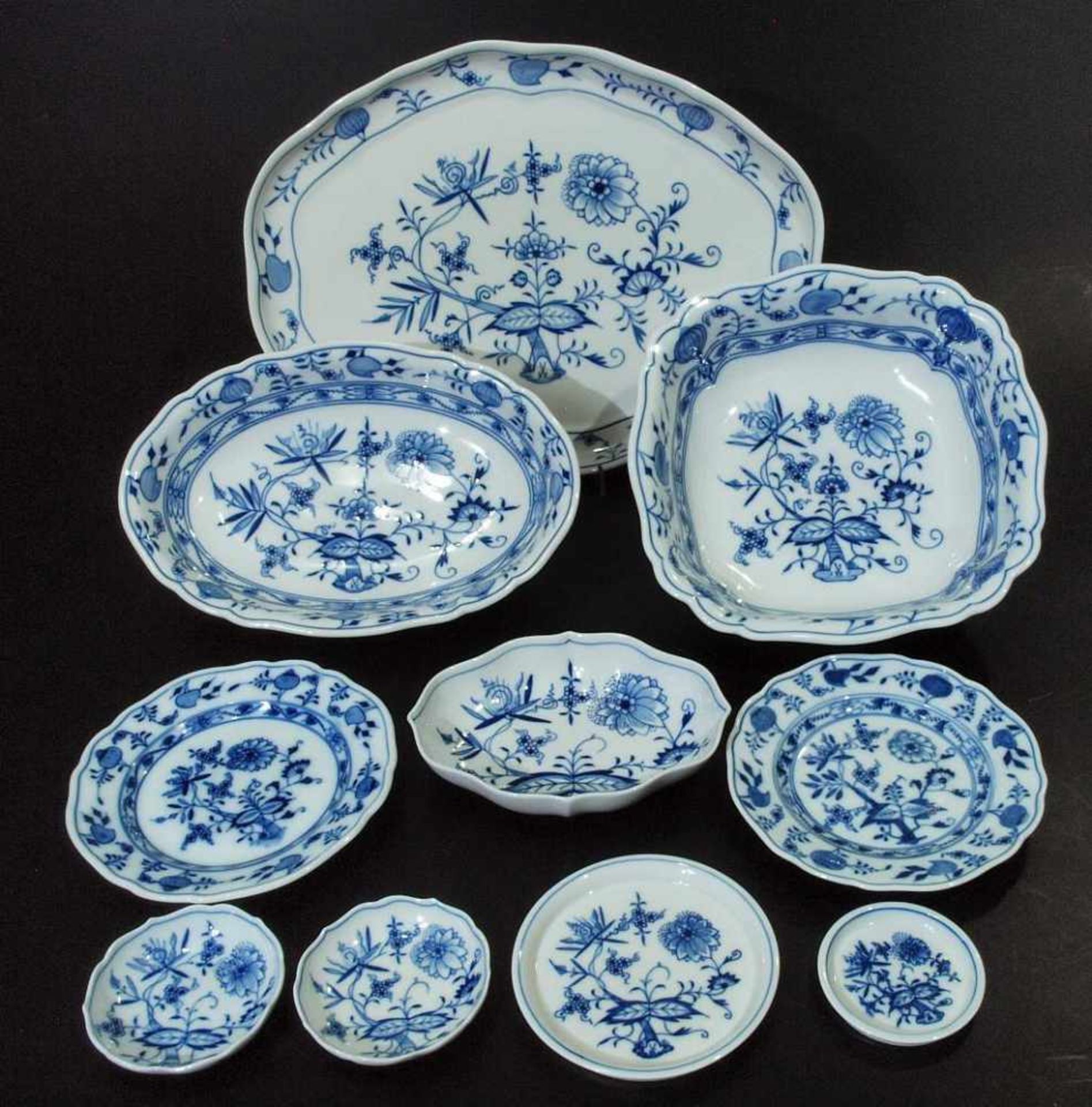 Konvolut MEISSEN "Zwiebelmuster-Dekor". Konvolut MEISSEN "Zwiebelmuster-Dekor", nach 1954. 9 Teile - Bild 2 aus 5