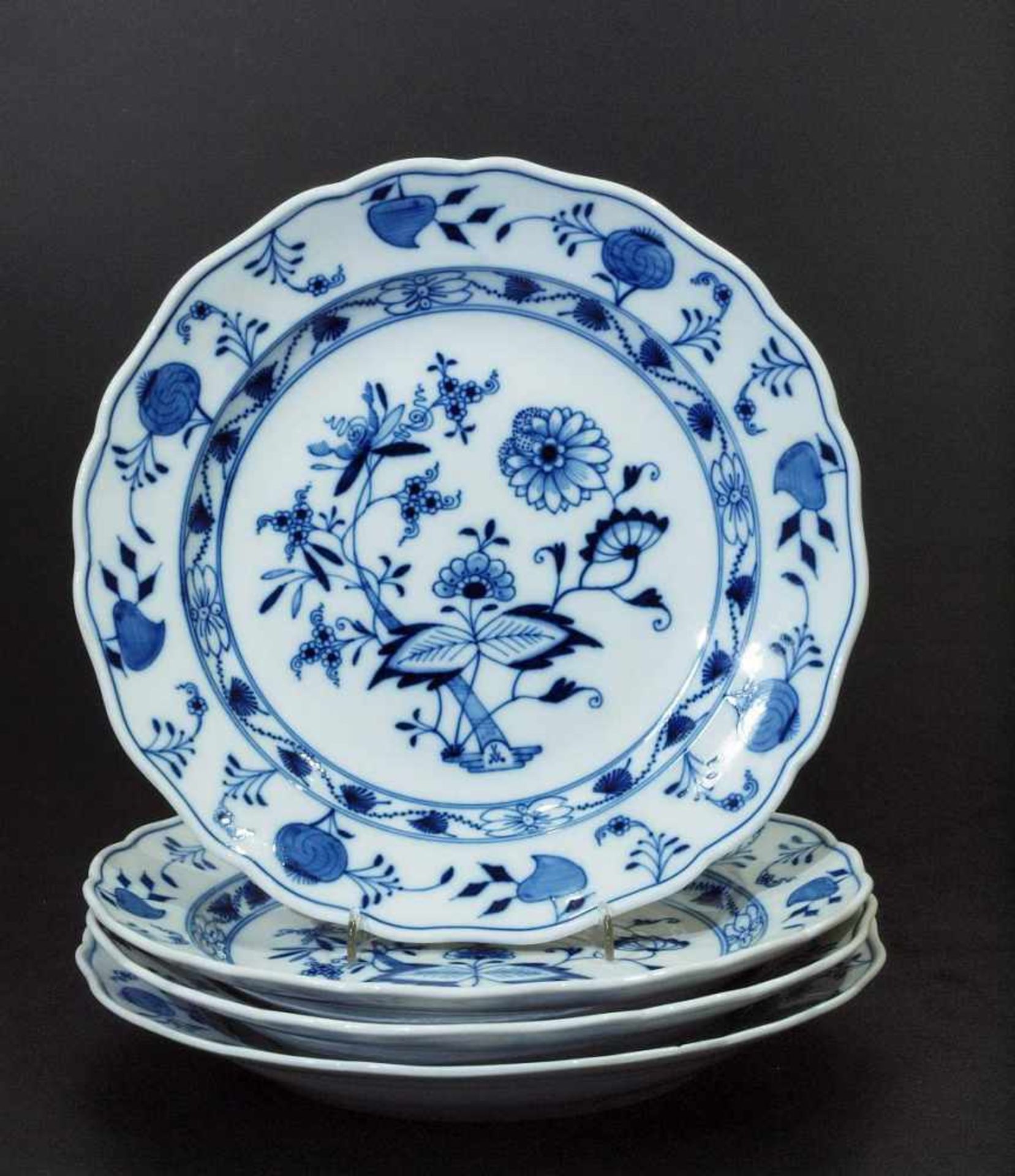 Speiseteller. "Zwiebelmuster-Dekor". Speiseteller, 4er Satz. MEISSEN um 1880, 1. Wahl. Kobaltblaue - Bild 2 aus 4