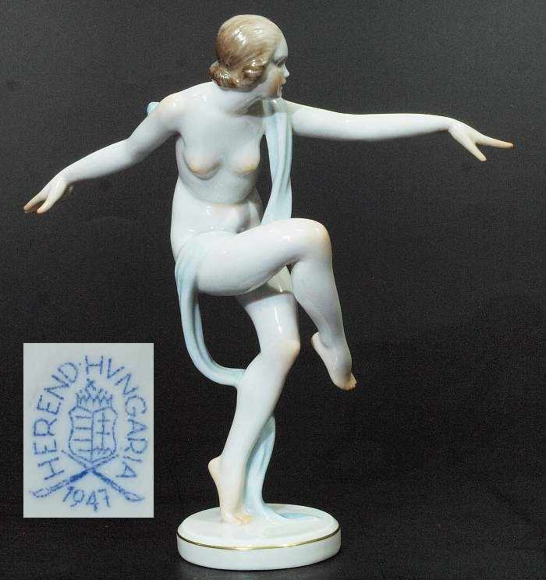 Art Déco-Tänzerin. Art Déco-Tänzerin. HEREND/Ungarn, 20. Jahrhundert. Modell-Nr. 5735 Entwurf LUX
