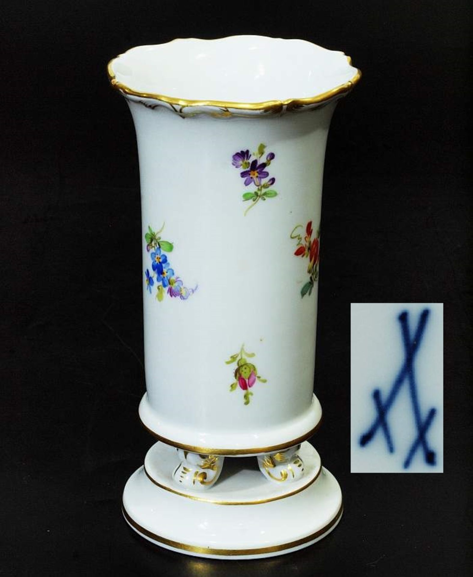 Vase im Stil des Biedermeiers Vase im Stil des Biedermeiers. MEISSEN 1860 - 1924, 1. Wahl. Modell