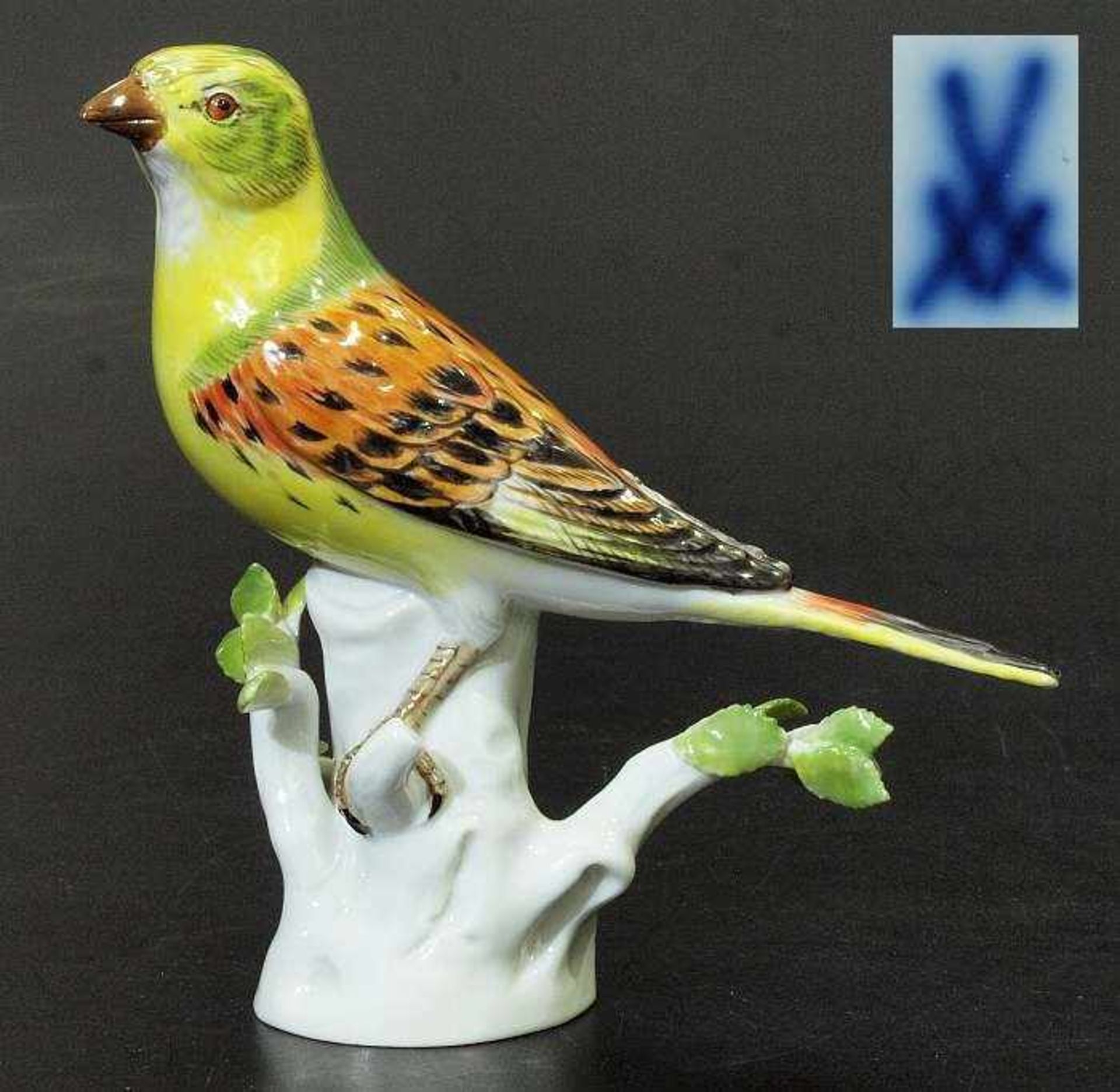 Tierfigur MEISSEN. Tierfigur MEISSEN 20. Jahrhundert. 1. Wahl. Modell Nummer 77048. Vogel auf