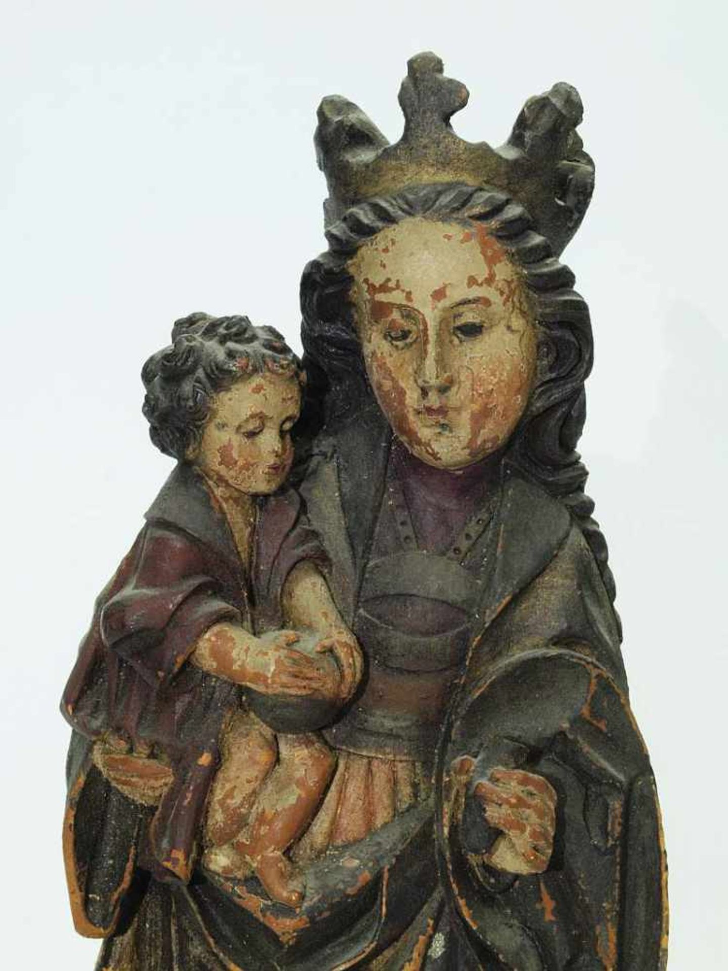 Madonna mit Marienkrone und Kind. Madonna mit Marienkrone und Kind. Wohl 19. Jahrhundert. Holz- - Image 4 of 4