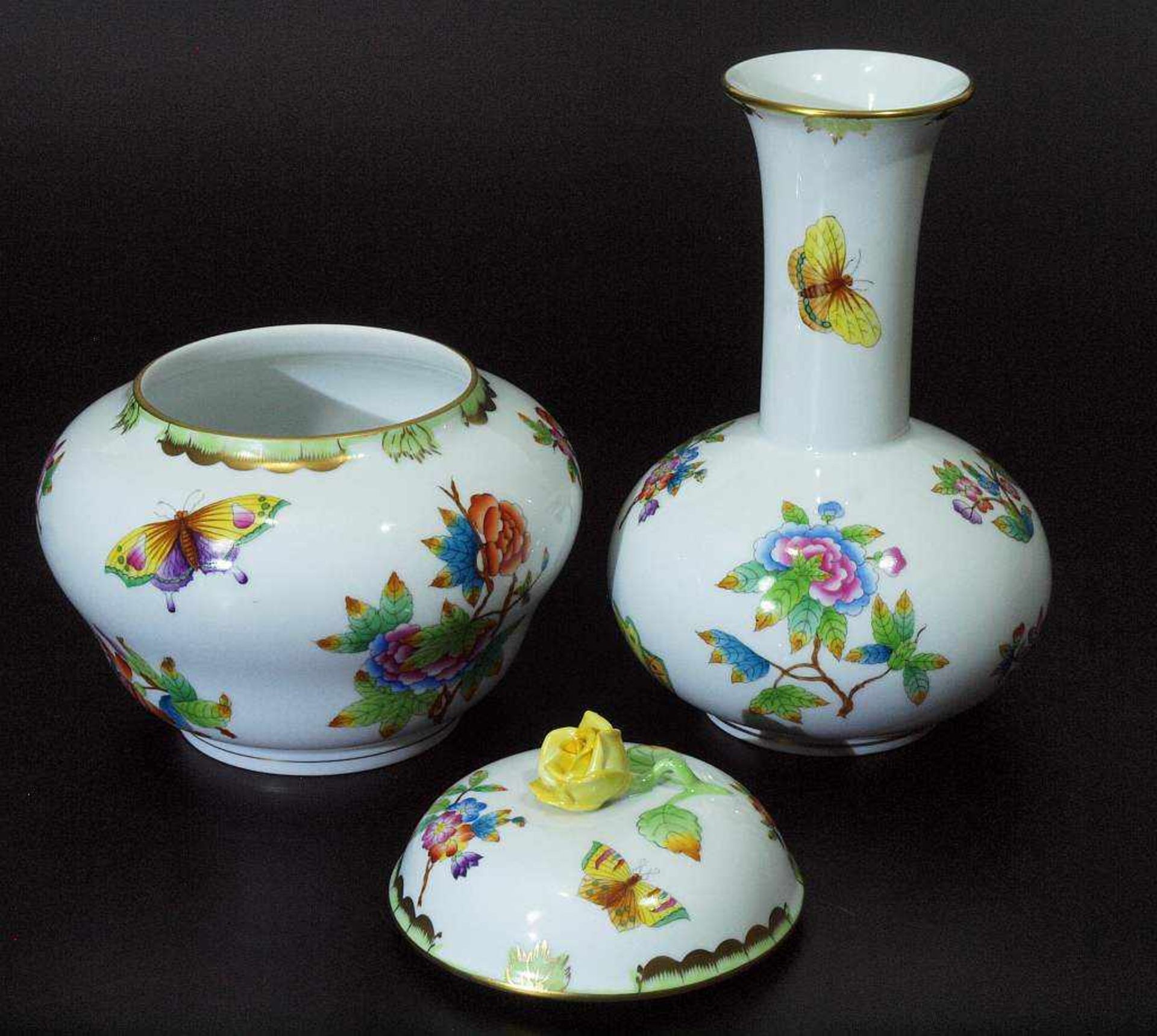 Vase. Große Bonboniere. HEREND/Ungarn. Vase. Große Bonboniere. HEREND/Ungarn, 20. Jahrhundert. - Bild 3 aus 4