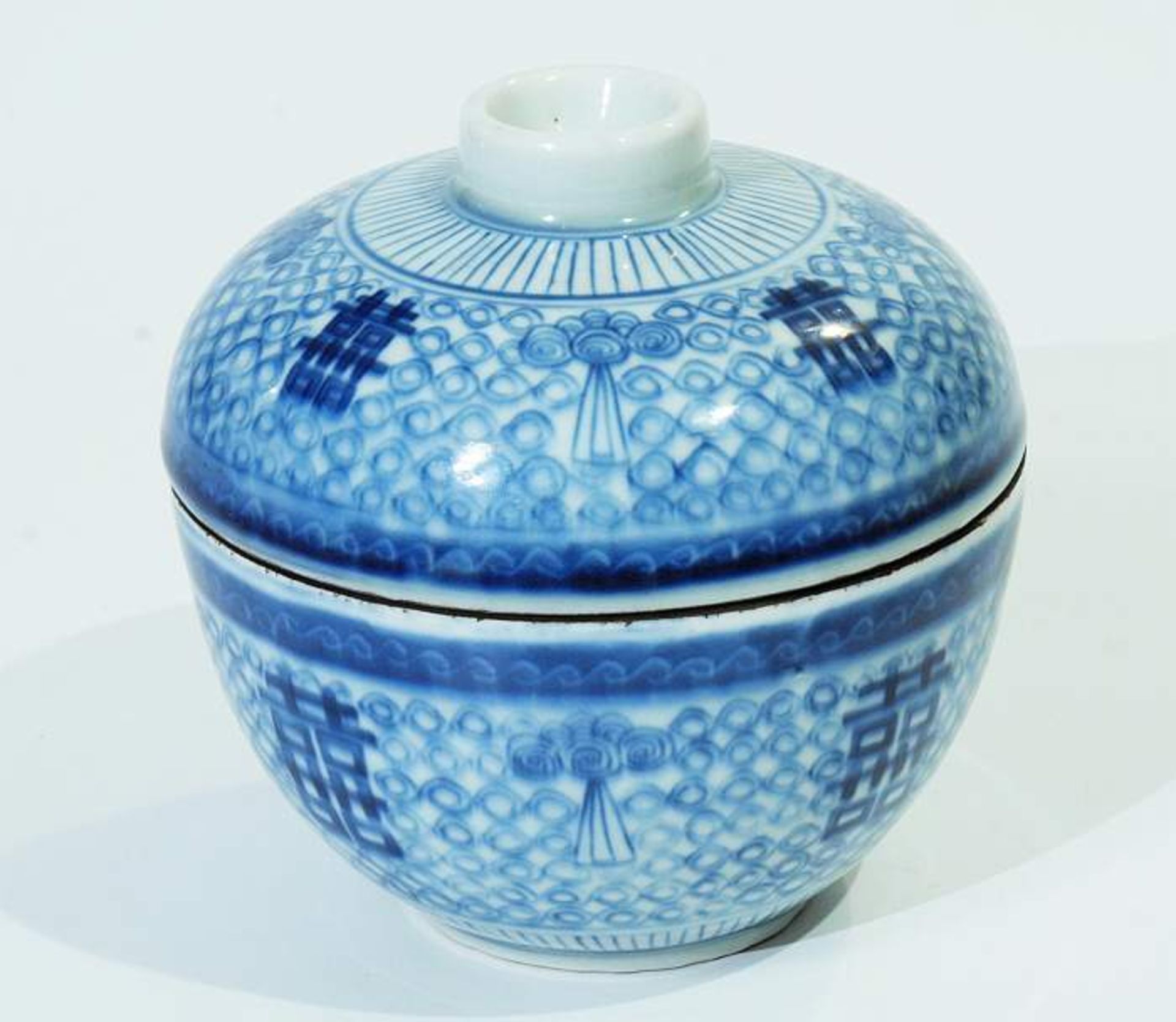 Reistopf mit Deckel. Reistopf mit Deckel. 19. Jahrhundert. Blau-weiß Dekor, Wandung mit chinesischen